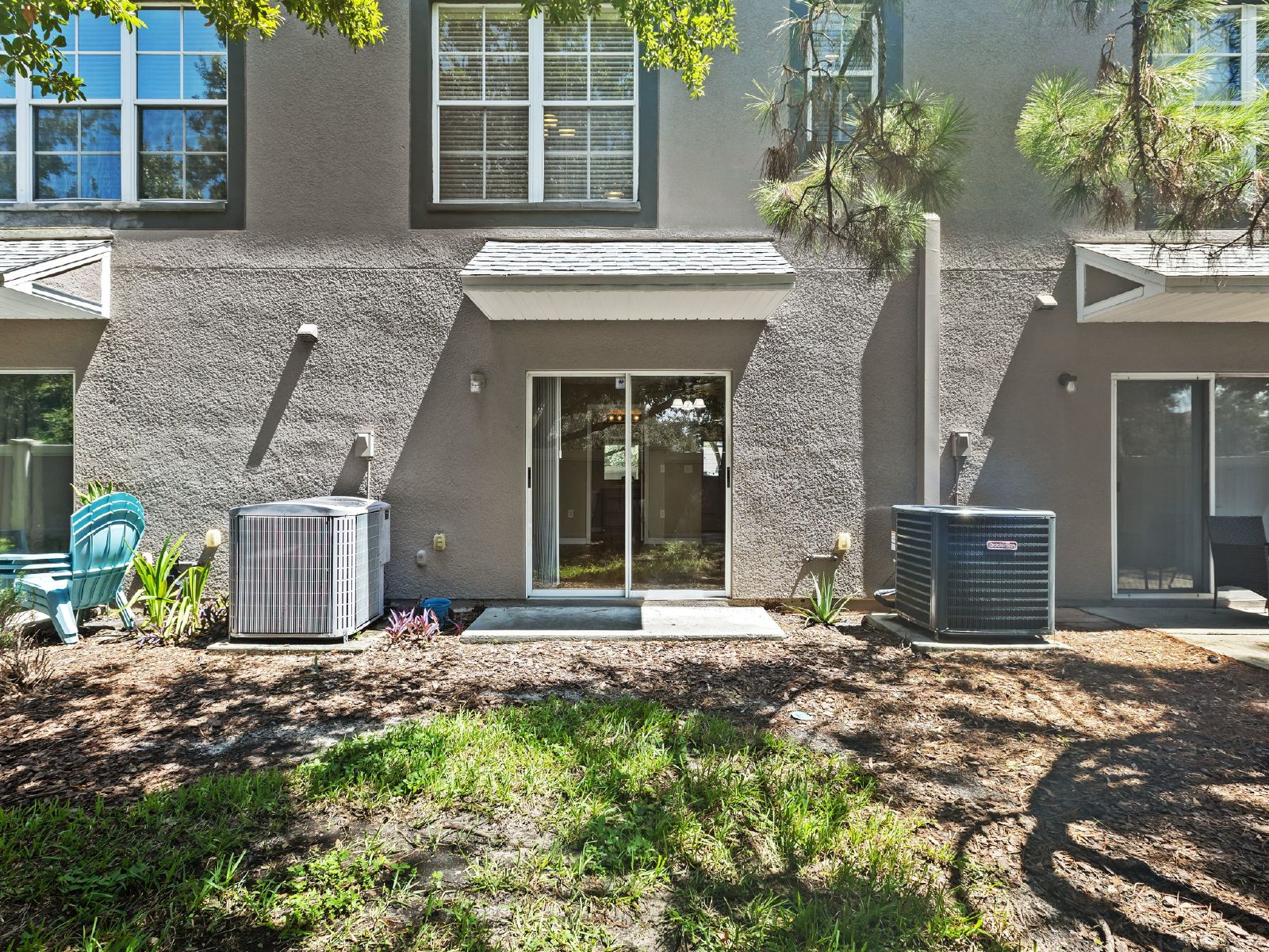 3-Bed, 3.5-Bath End-Unit Townhome In Gated Brandon Community property image