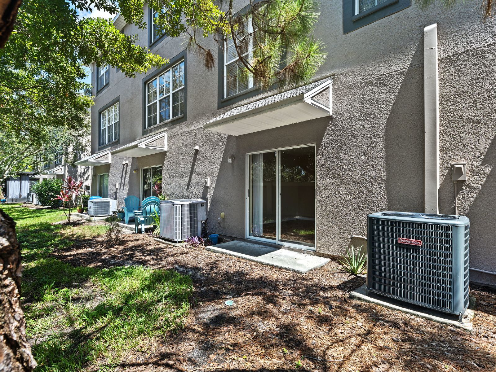 3-Bed, 3.5-Bath End-Unit Townhome In Gated Brandon Community property image