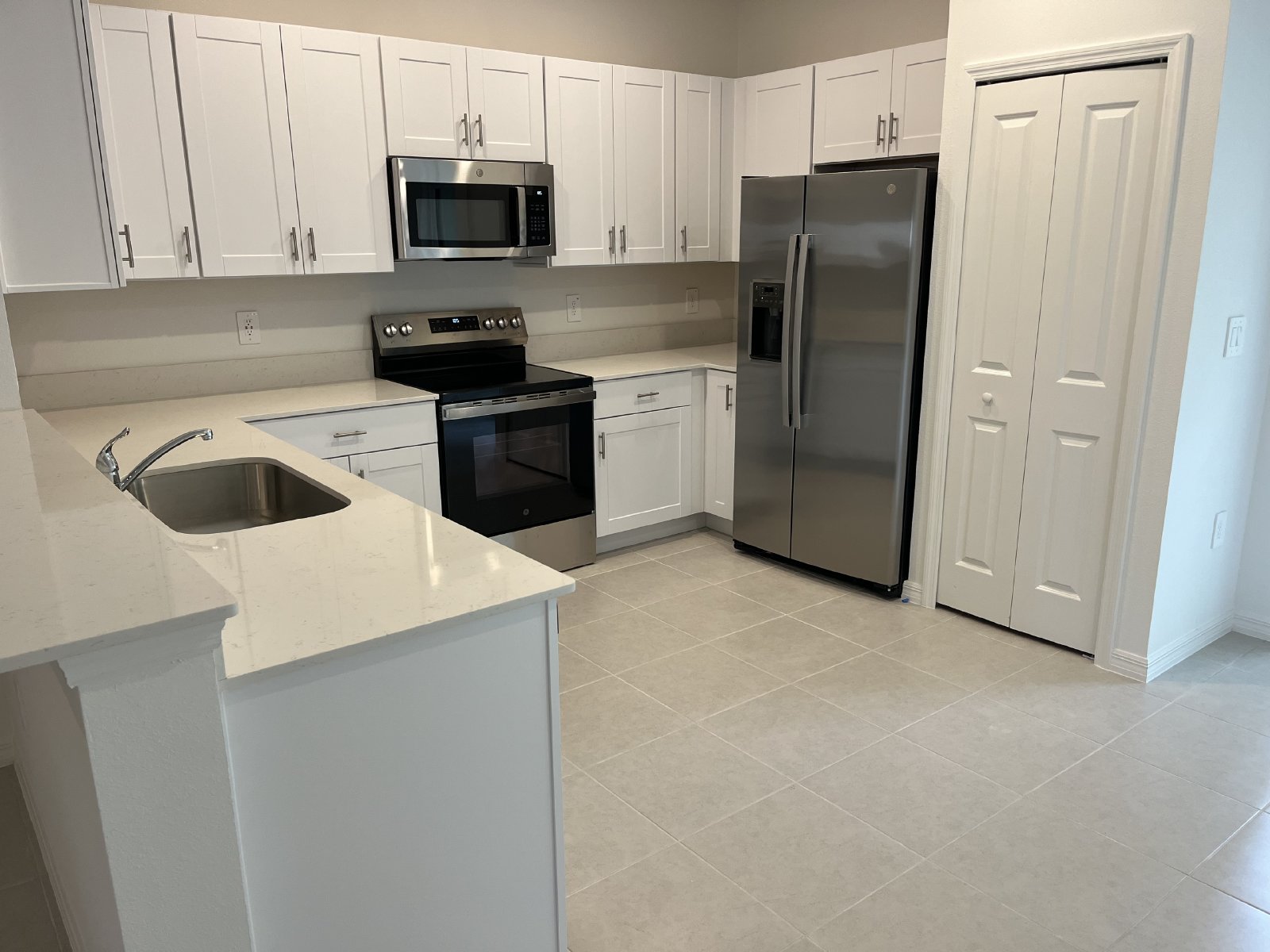 BEAUTIFUL 2 BR 2.5 BATH TOWNHOME READY NOW! property image