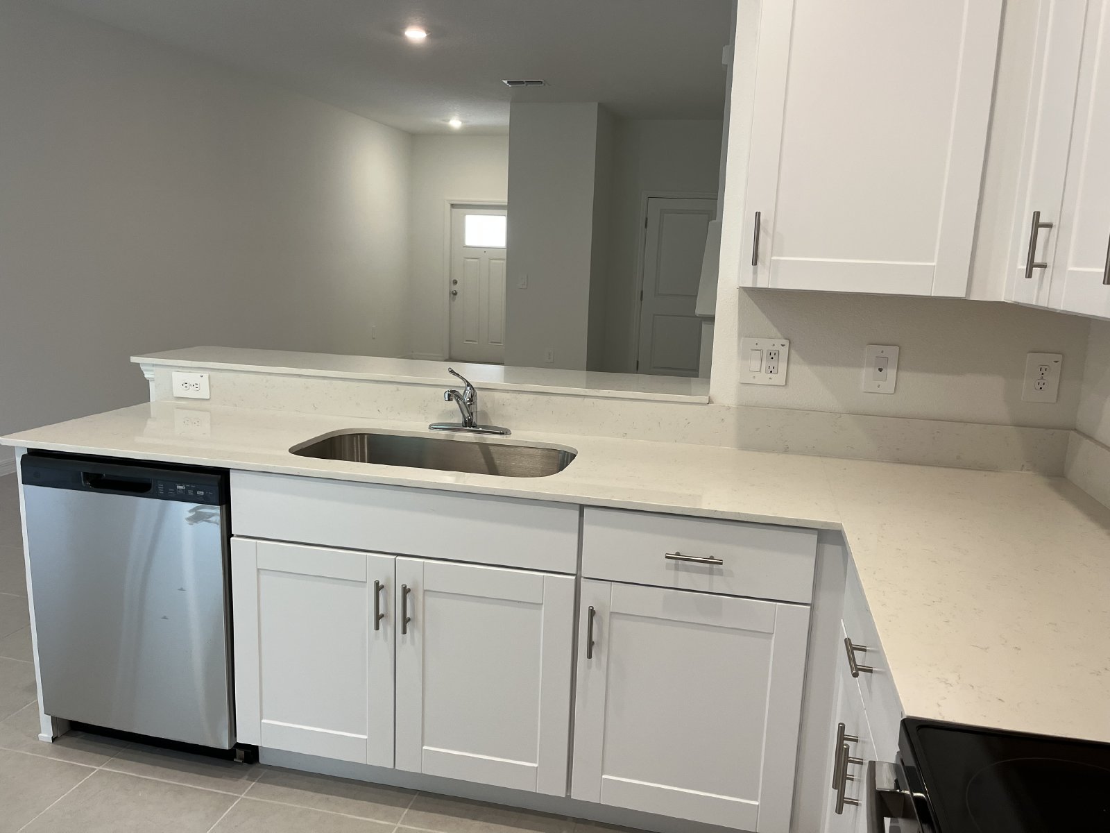 BEAUTIFUL 2 BR 2.5 BATH TOWNHOME READY NOW! property image