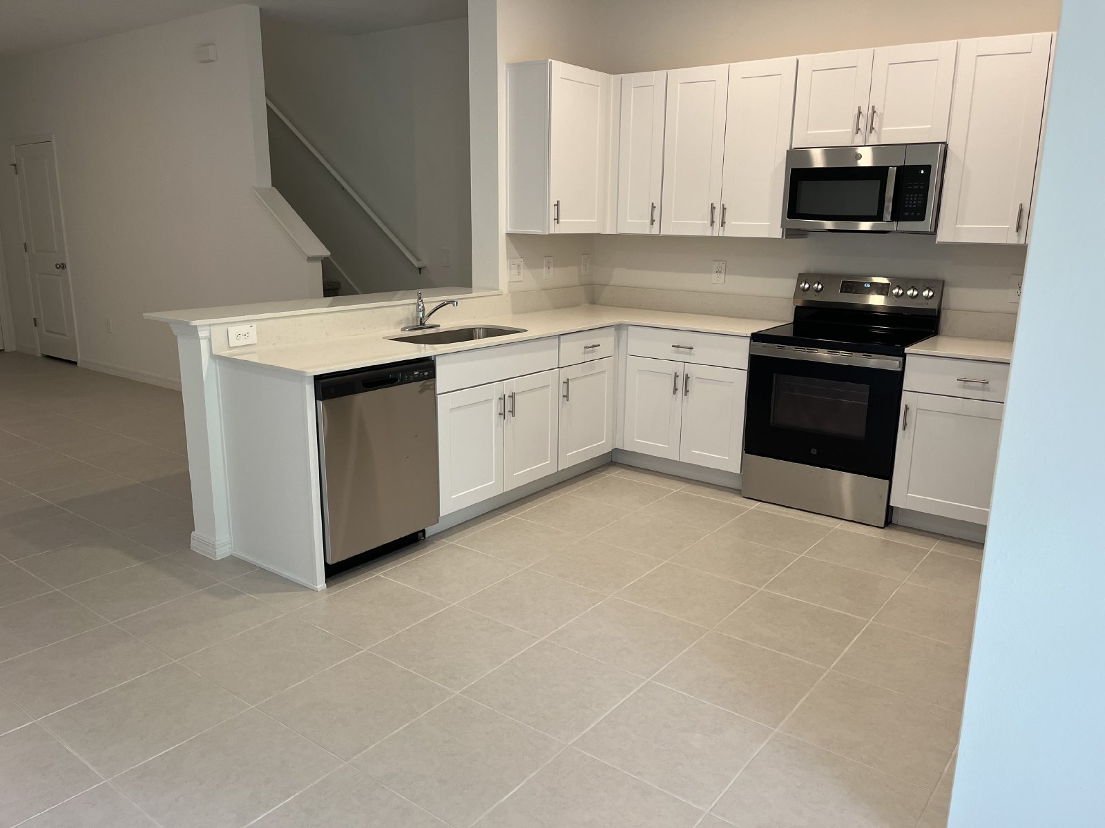 BEAUTIFUL 2 BR 2.5 BATH TOWNHOME READY NOW! property image