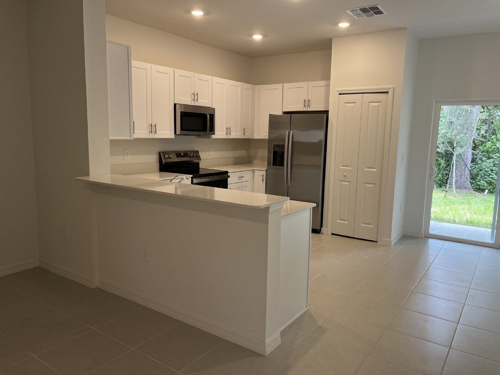 BEAUTIFUL 2 BR 2.5 BATH TOWNHOME READY NOW! property image