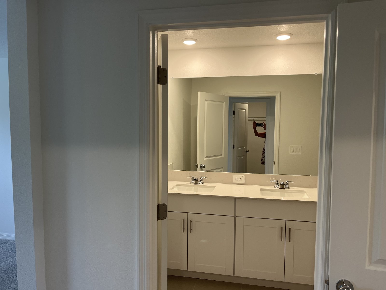 BEAUTIFUL 2 BR 2.5 BATH TOWNHOME READY NOW! property image