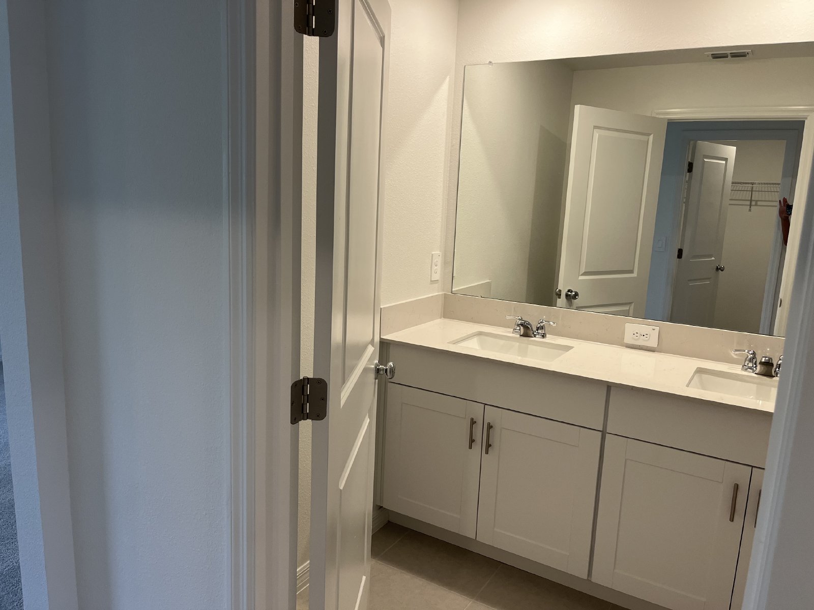 BEAUTIFUL 2 BR 2.5 BATH TOWNHOME READY NOW! property image