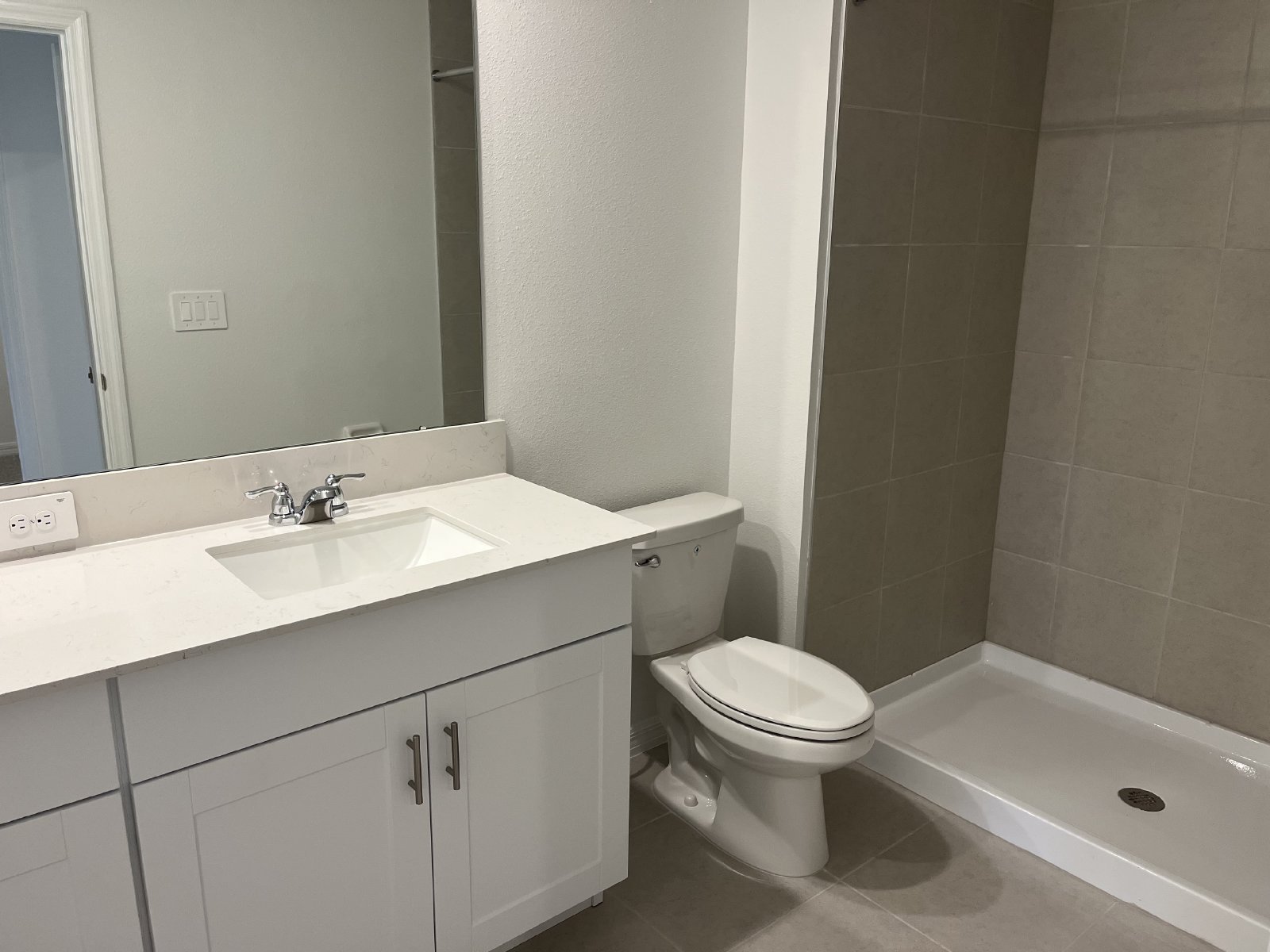 BEAUTIFUL 2 BR 2.5 BATH TOWNHOME READY NOW! property image