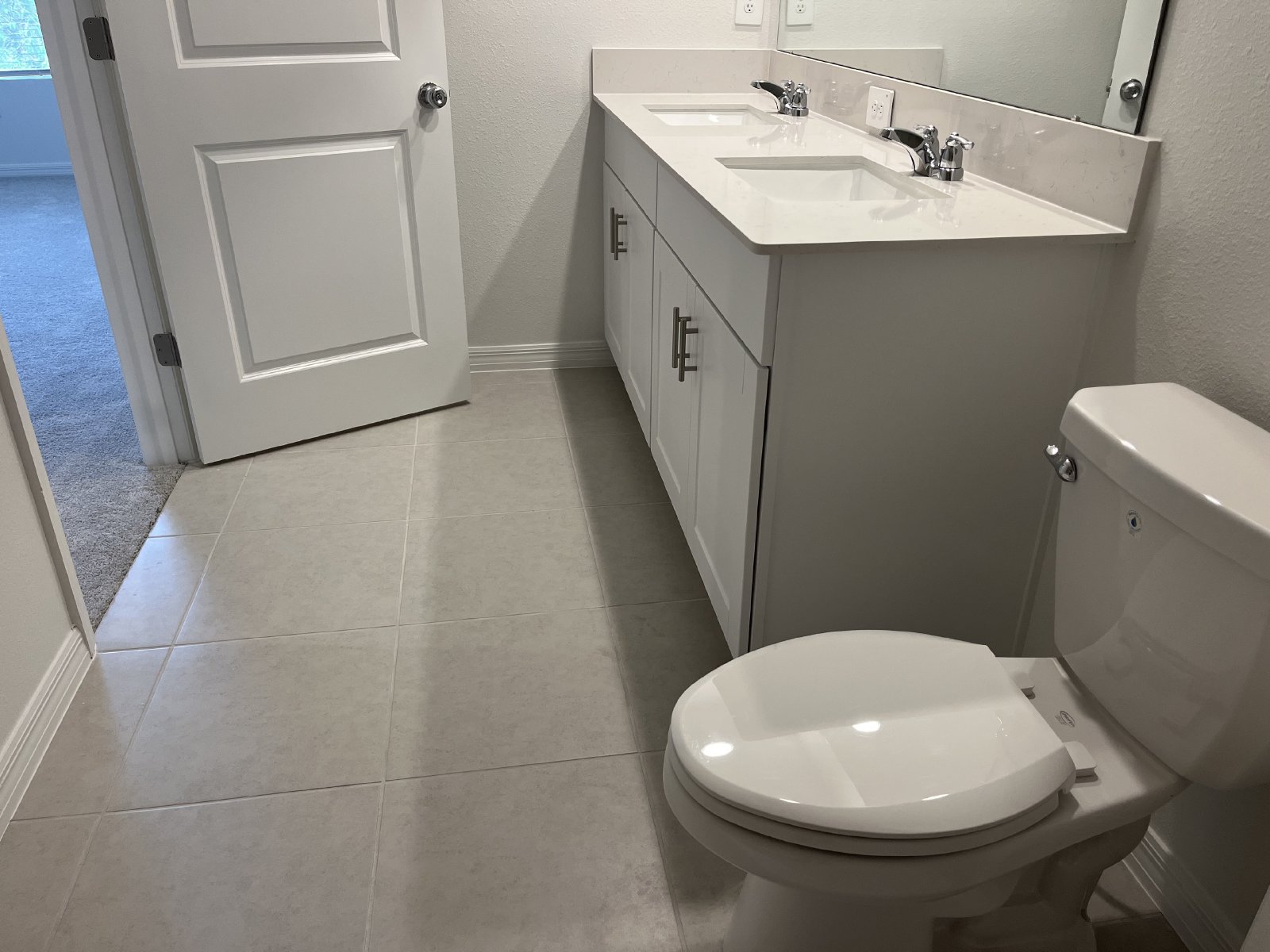 BEAUTIFUL 2 BR 2.5 BATH TOWNHOME READY NOW! property image