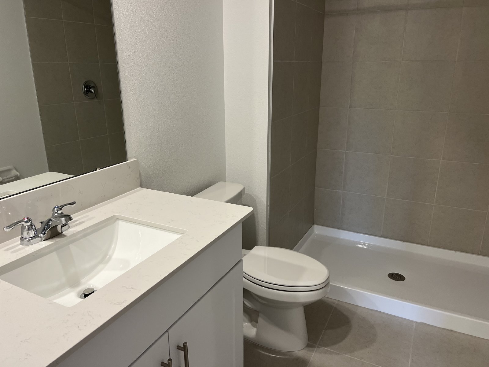 BEAUTIFUL 2 BR 2.5 BATH TOWNHOME READY NOW! property image