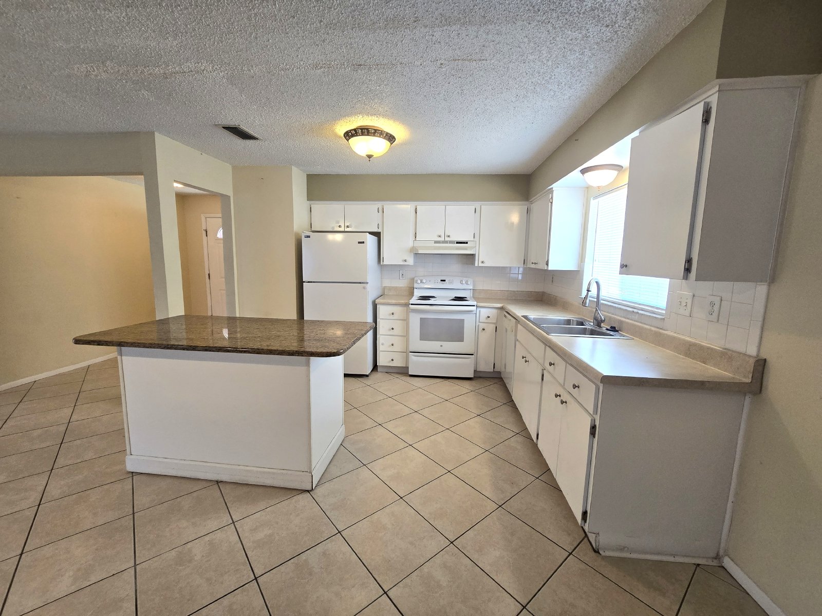 3/1.5/1 Beacon Woods In Hudson, FL Available Now! property image
