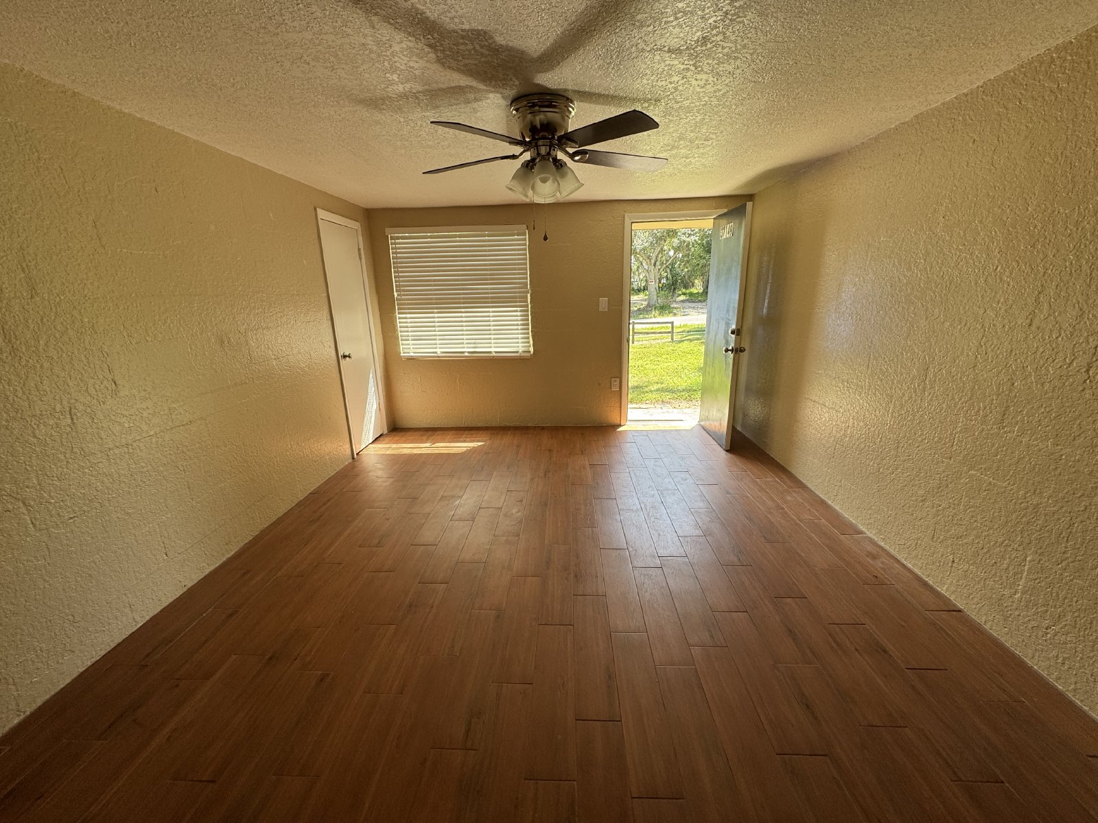 2/1 Duplex On Quiet Dead End Street property image