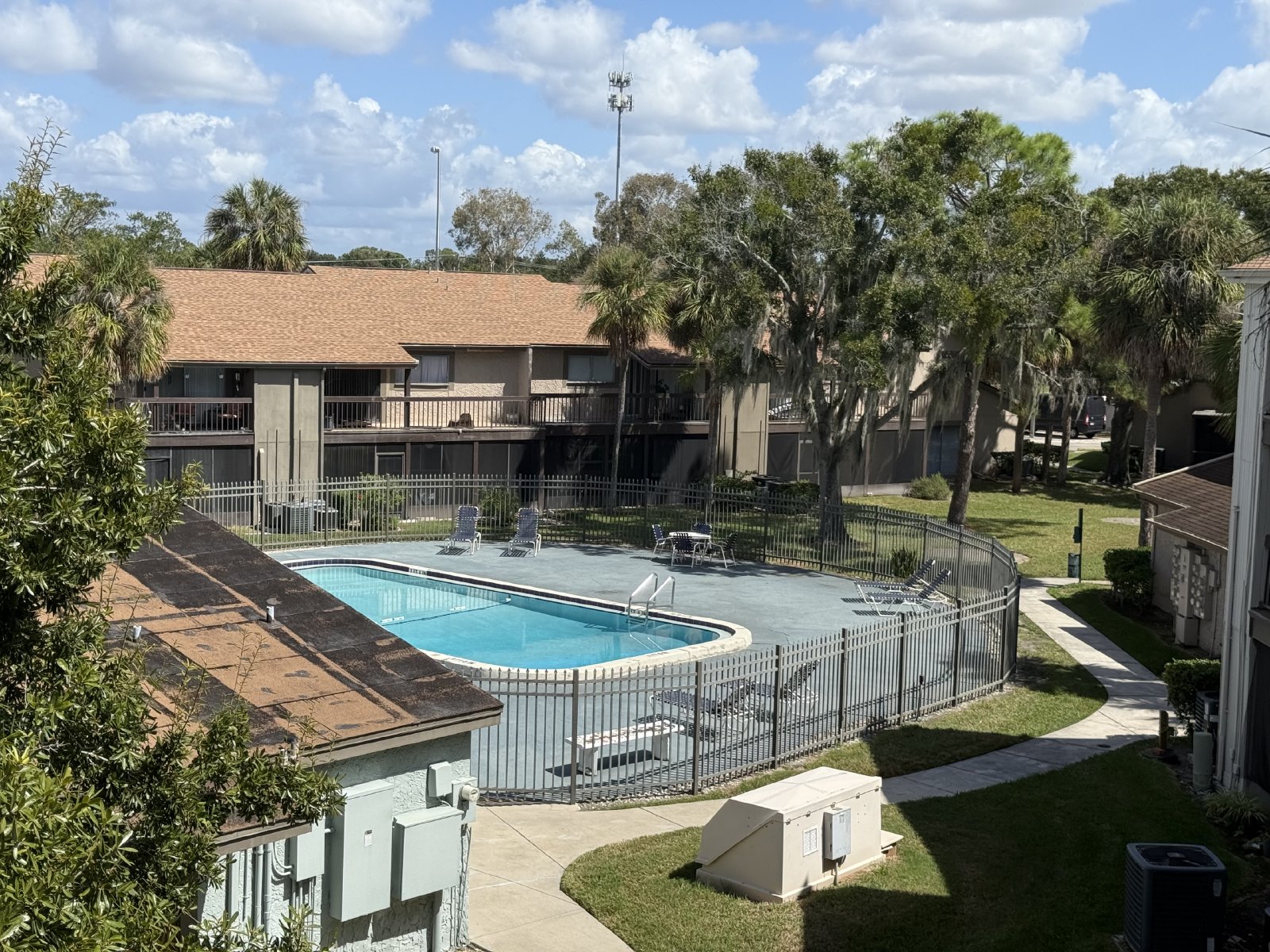 Bed 1.5 Bath 3rd Floor Condo App Fee Waived with Approved Application property image