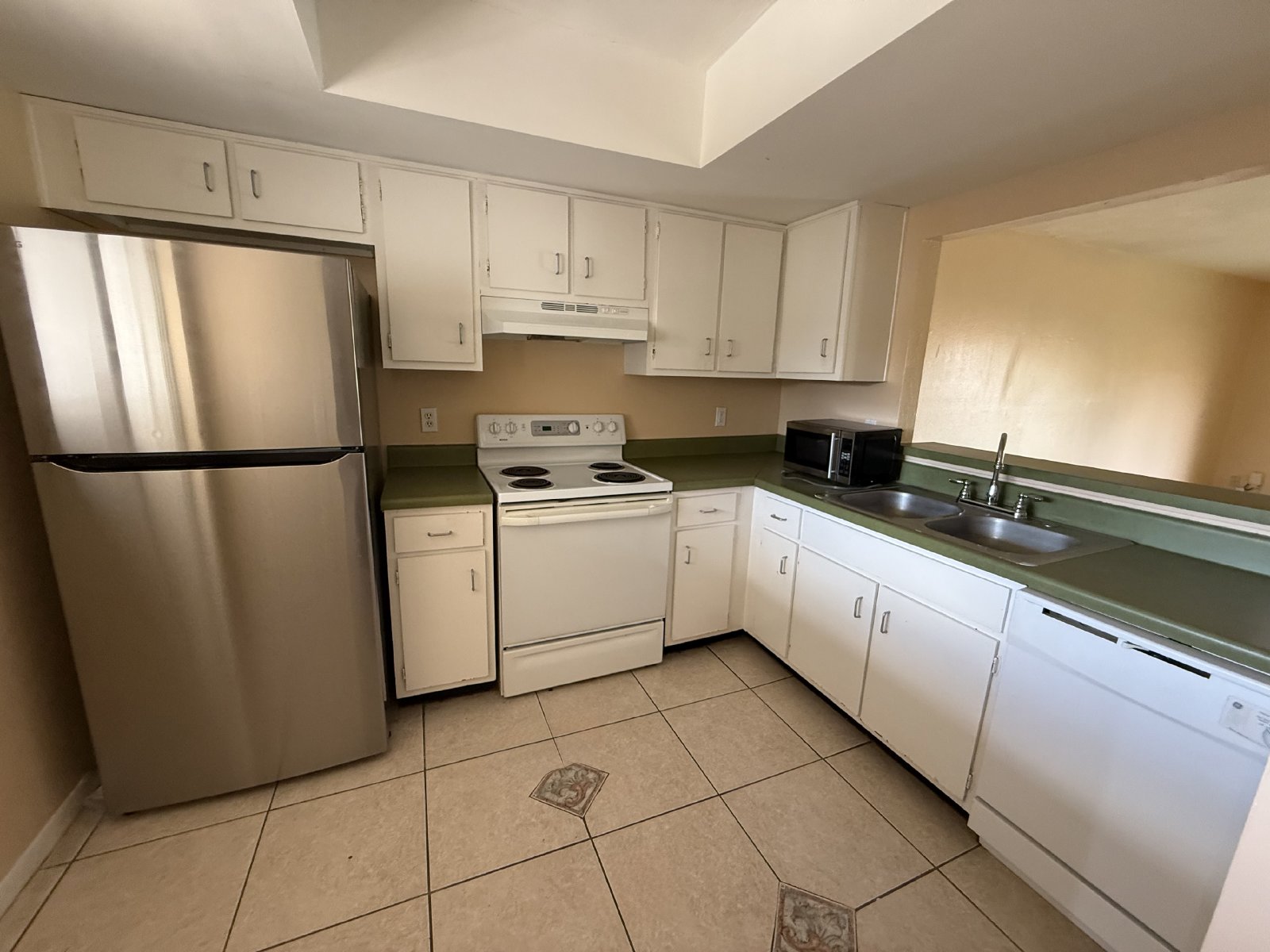 Bed 1.5 Bath 3rd Floor Condo App Fee Waived with Approved Application property image