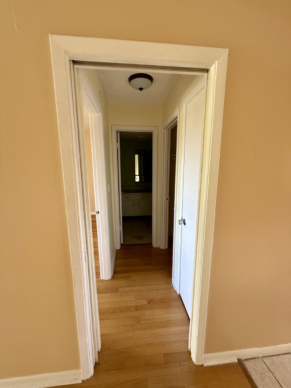 Bed 1.5 Bath 3rd Floor Condo App Fee Waived with Approved Application property image