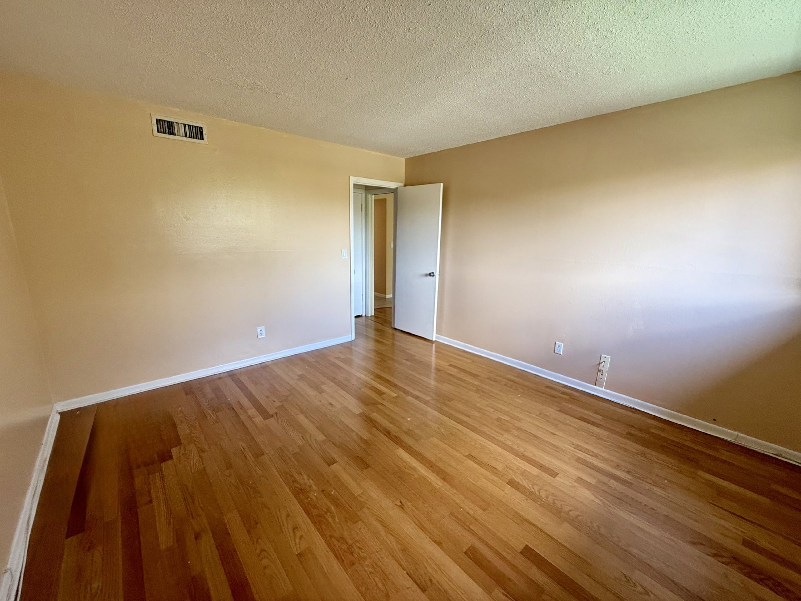 Bed 1.5 Bath 3rd Floor Condo App Fee Waived with Approved Application property image