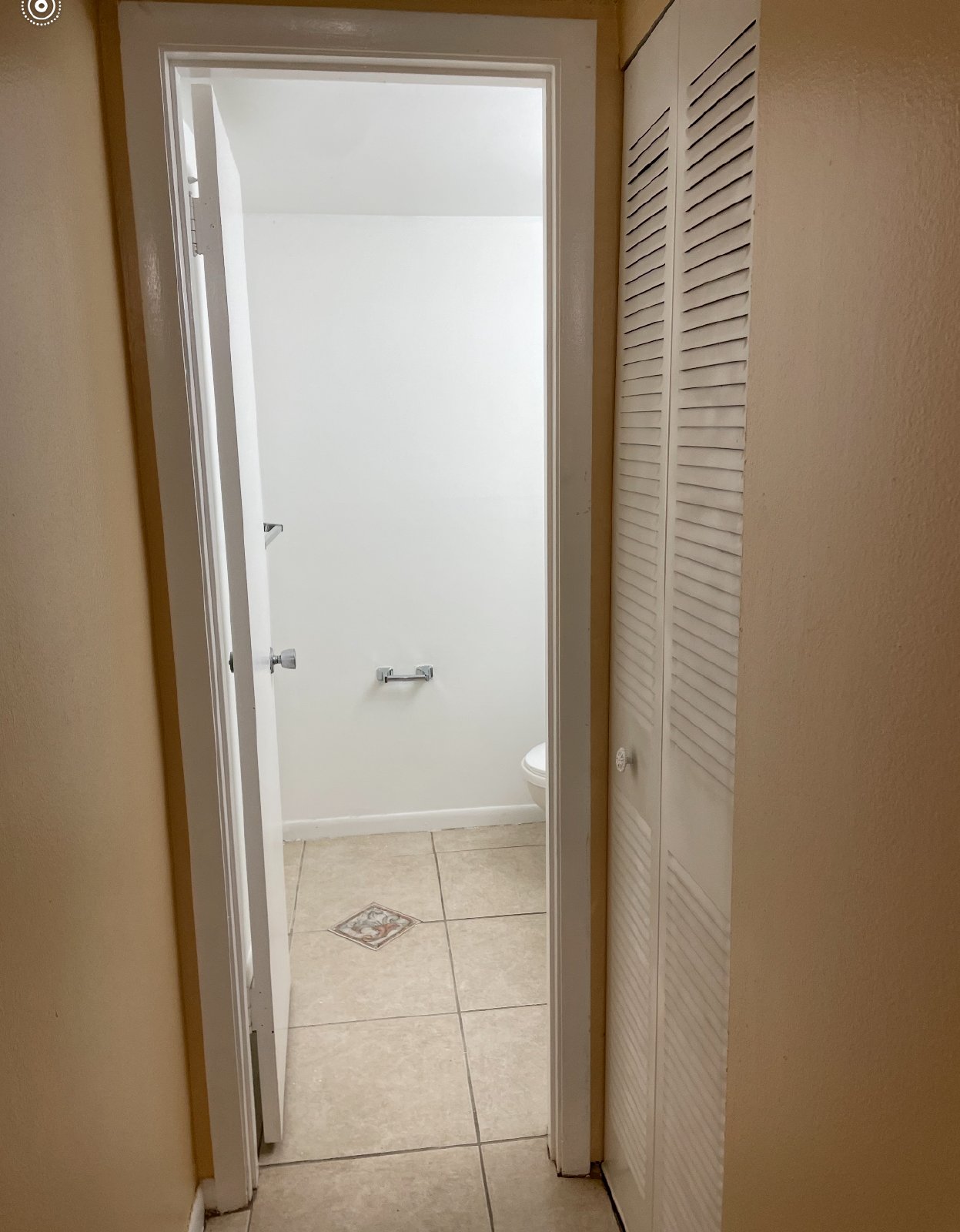 Bed 1.5 Bath 3rd Floor Condo App Fee Waived with Approved Application property image