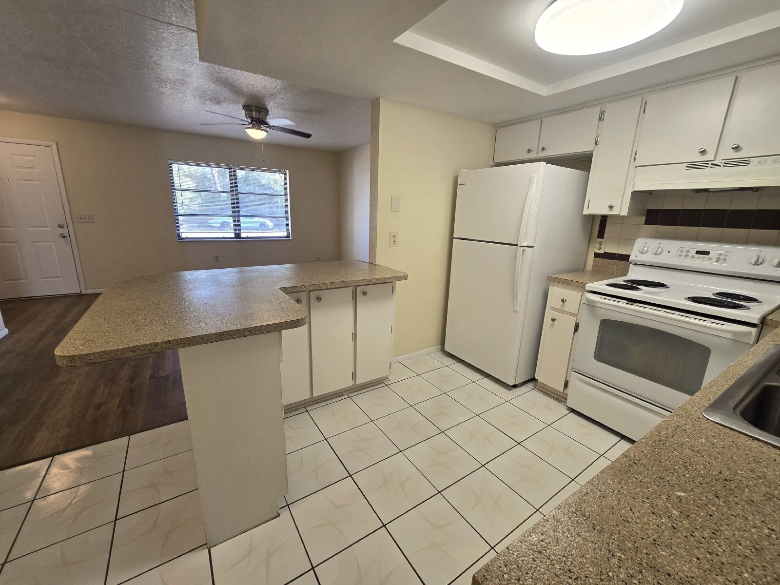 3/2/1/CP Available Now in Spring Hill! property image