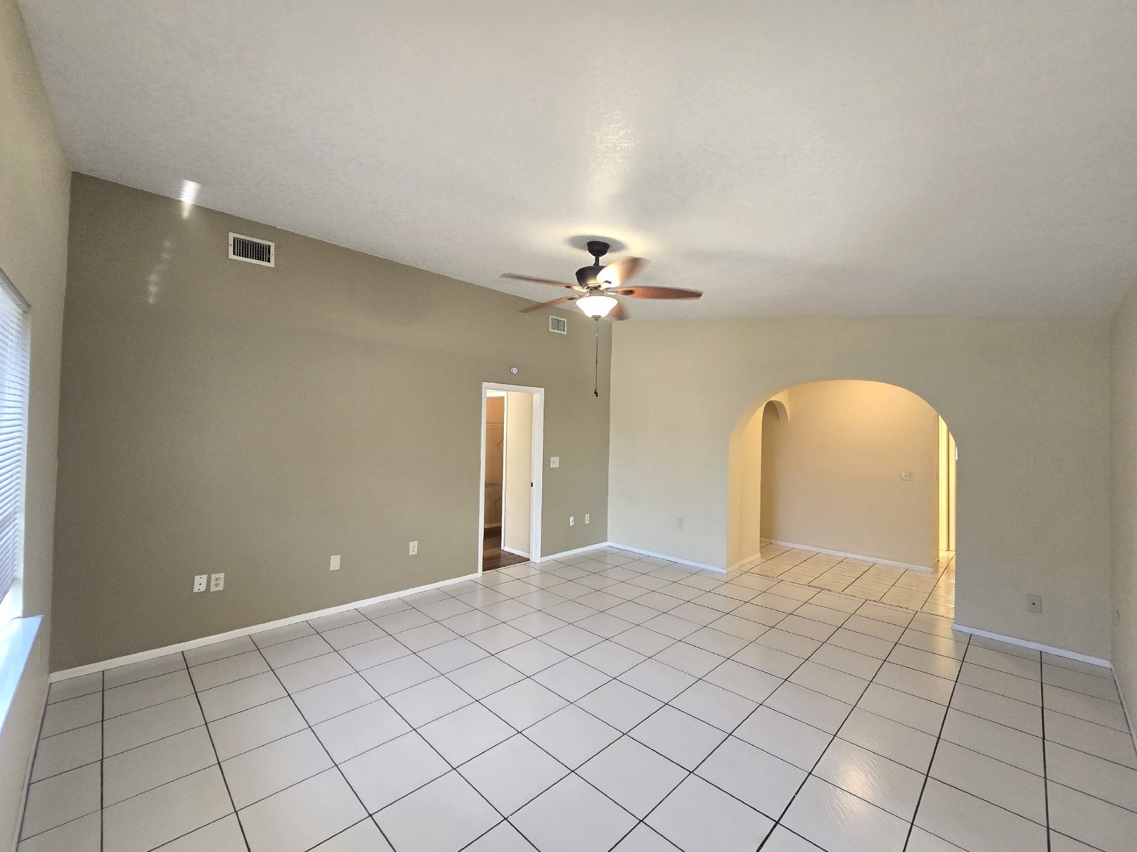 3/2/1/CP Available Now in Spring Hill! property image