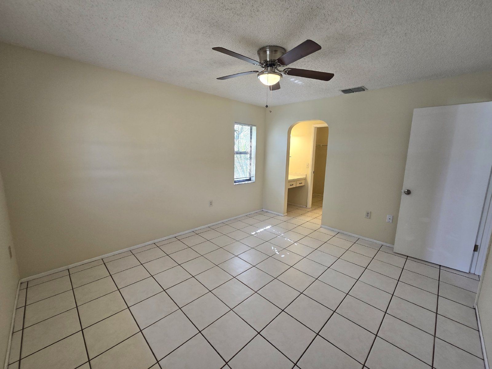 3/2/1/CP Available Now in Spring Hill! property image