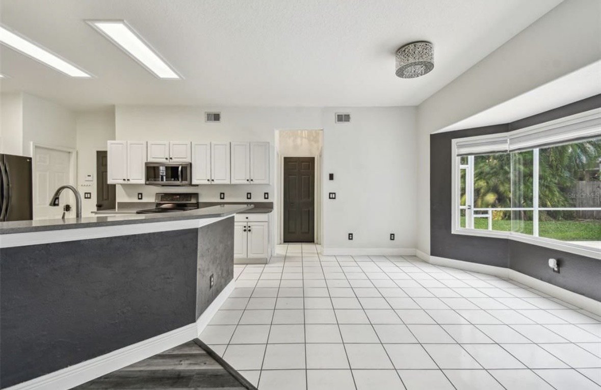 Gorgeous! Tampa Palms 4/3.5/2 Pool Home. property image