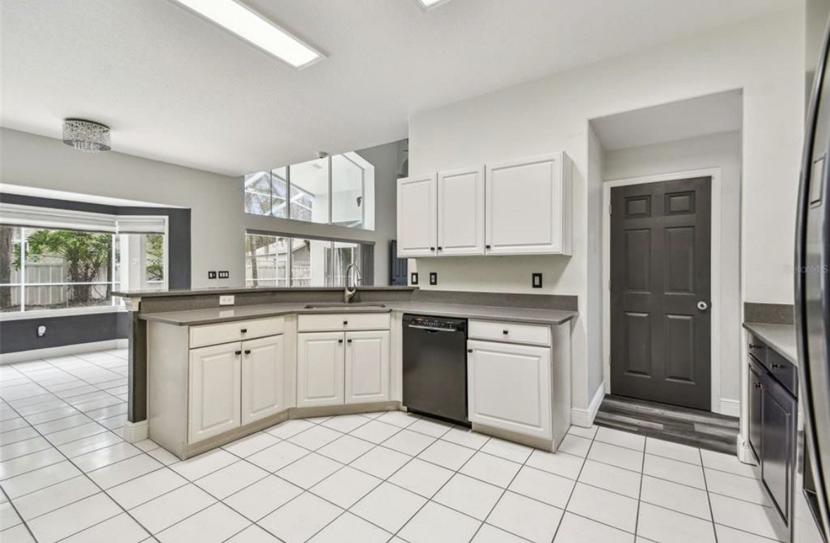 Gorgeous! Tampa Palms 4/3.5/2 Pool Home. property image