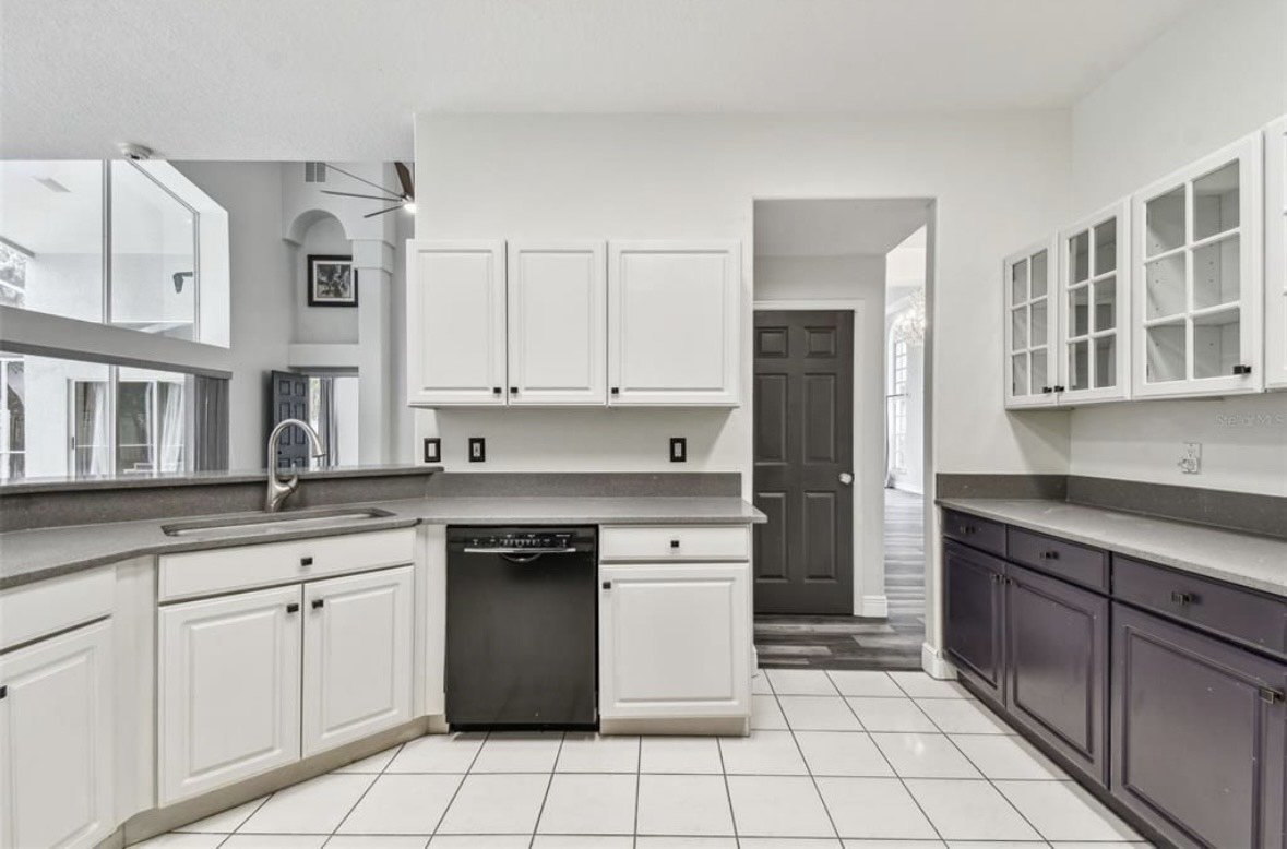 Gorgeous! Tampa Palms 4/3.5/2 Pool Home. property image