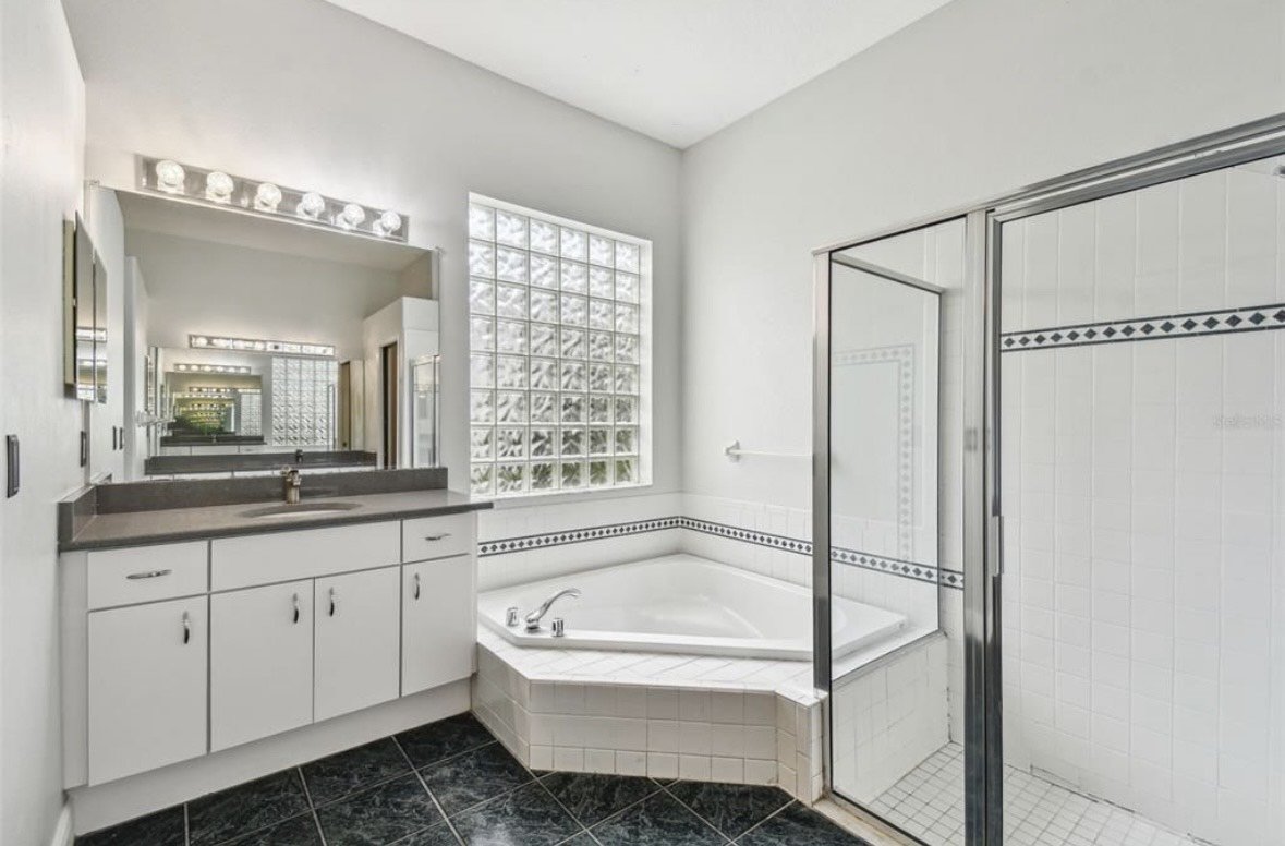 Gorgeous! Tampa Palms 4/3.5/2 Pool Home. property image