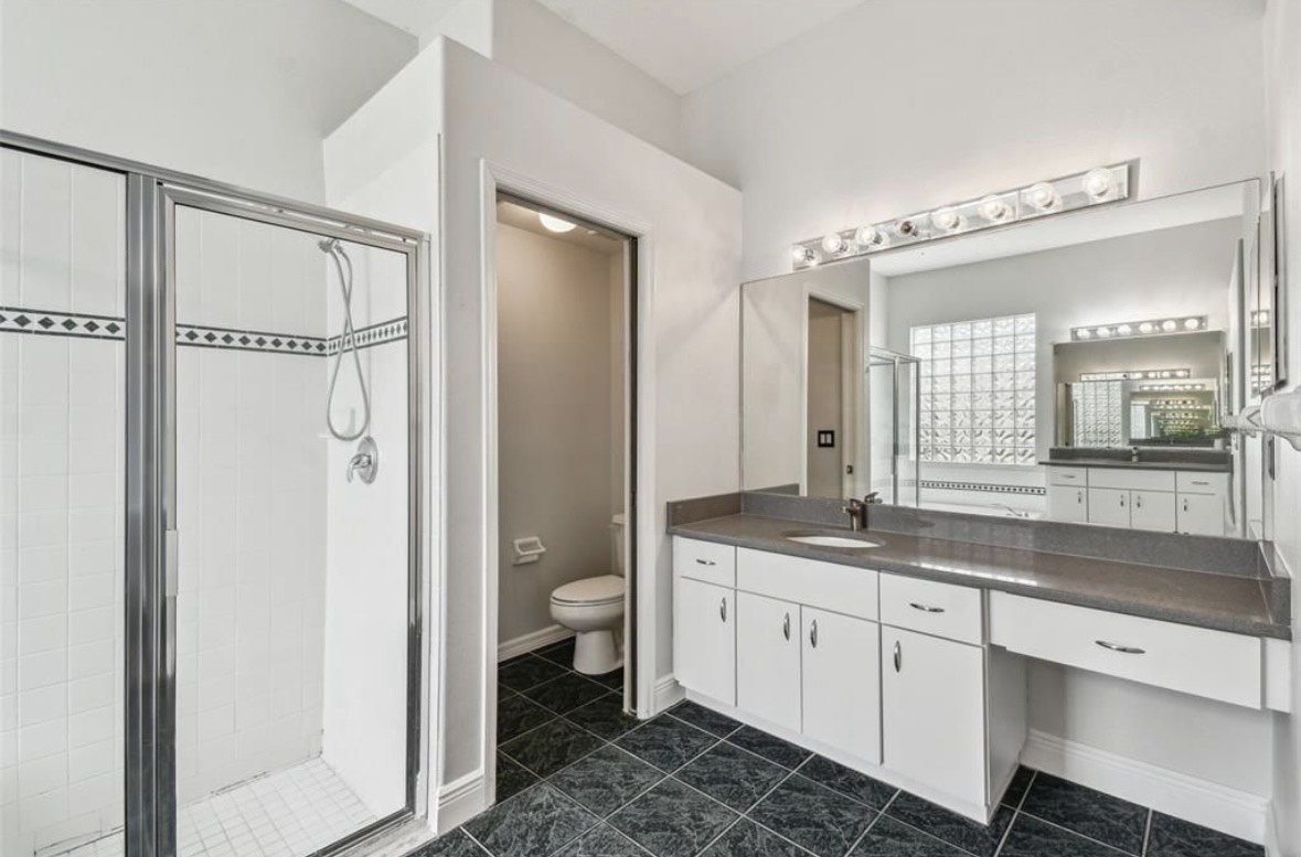 Gorgeous! Tampa Palms 4/3.5/2 Pool Home. property image