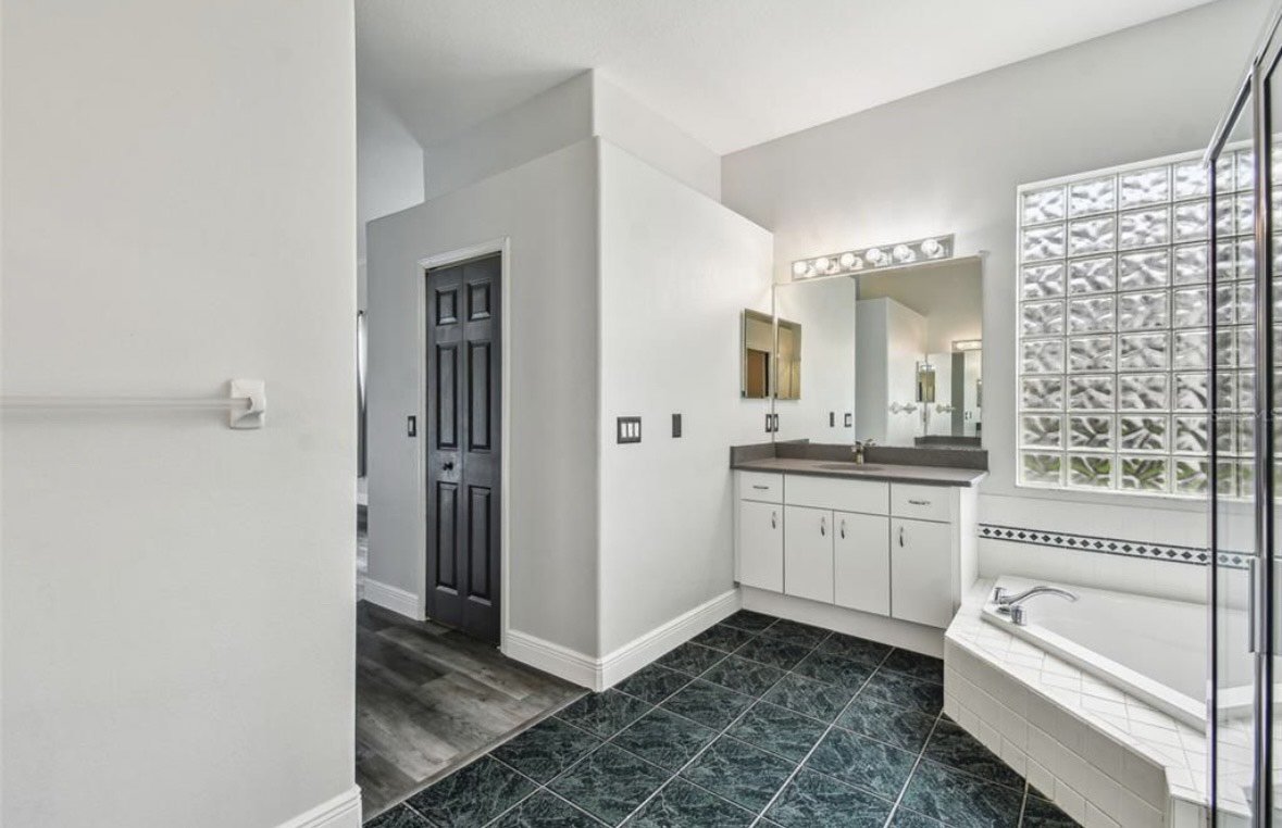 Gorgeous! Tampa Palms 4/3.5/2 Pool Home. property image