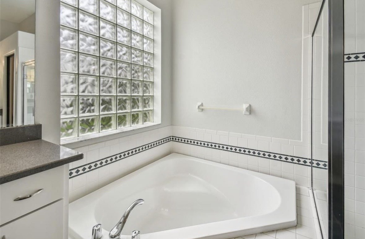 Gorgeous! Tampa Palms 4/3.5/2 Pool Home. property image