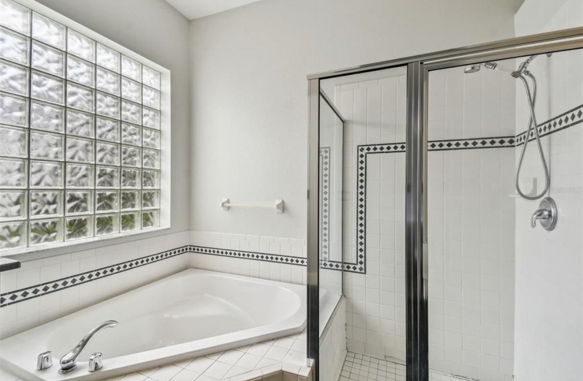 Gorgeous! Tampa Palms 4/3.5/2 Pool Home. property image