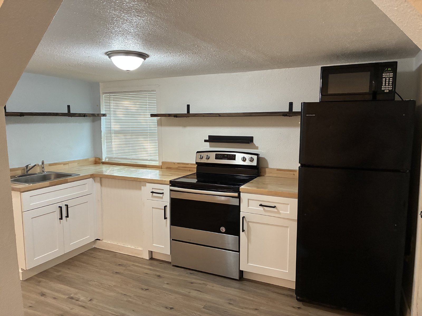 Downstairs Studio With Bonus Room property image