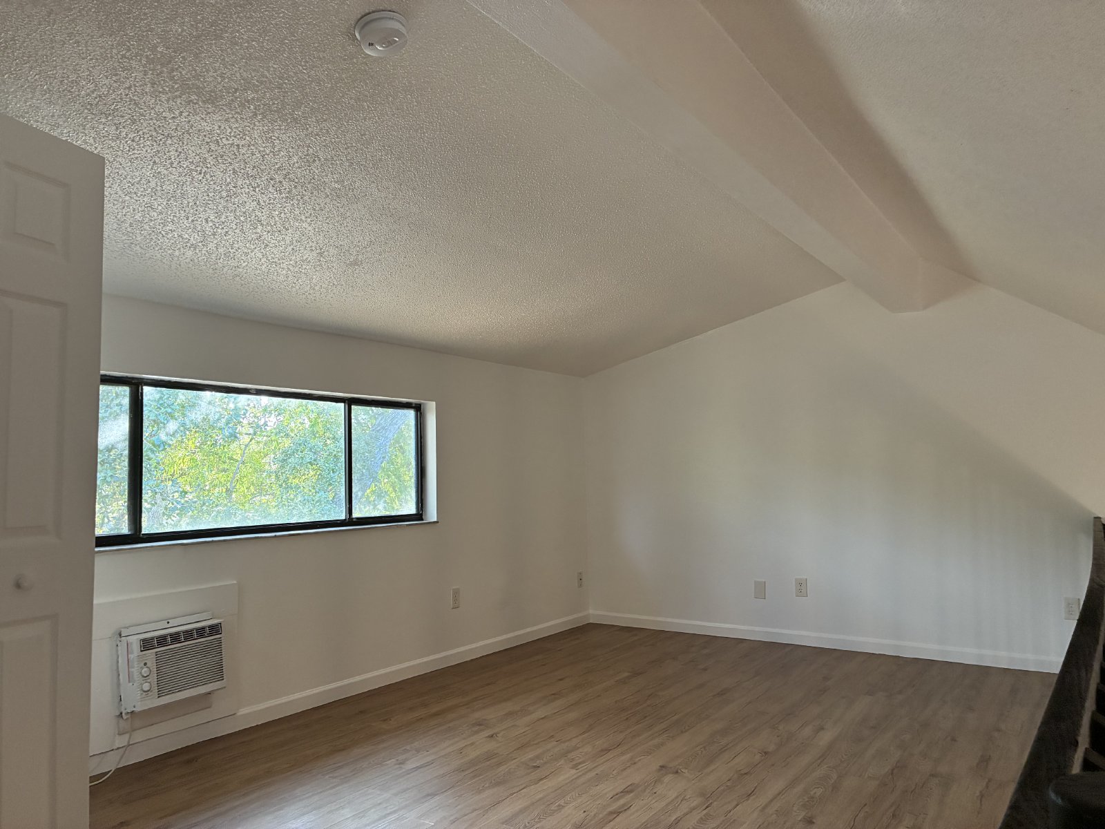 Cozy 1/1 Loft Style Apartment property image