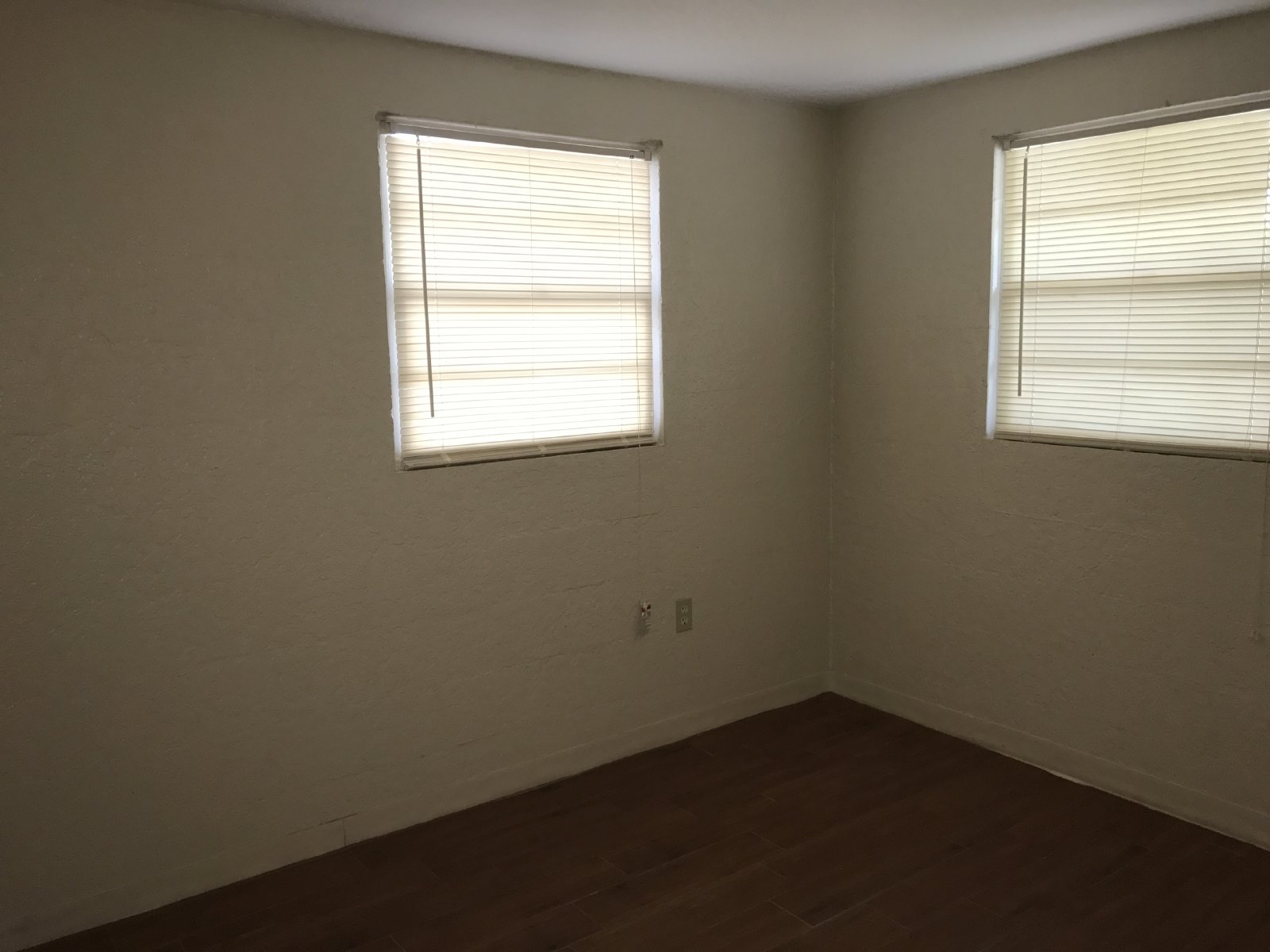 2/1 Duplex On Quiet Dead End Street property image