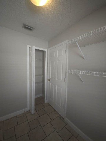 Large 4/2 In Tampa- Andover property image