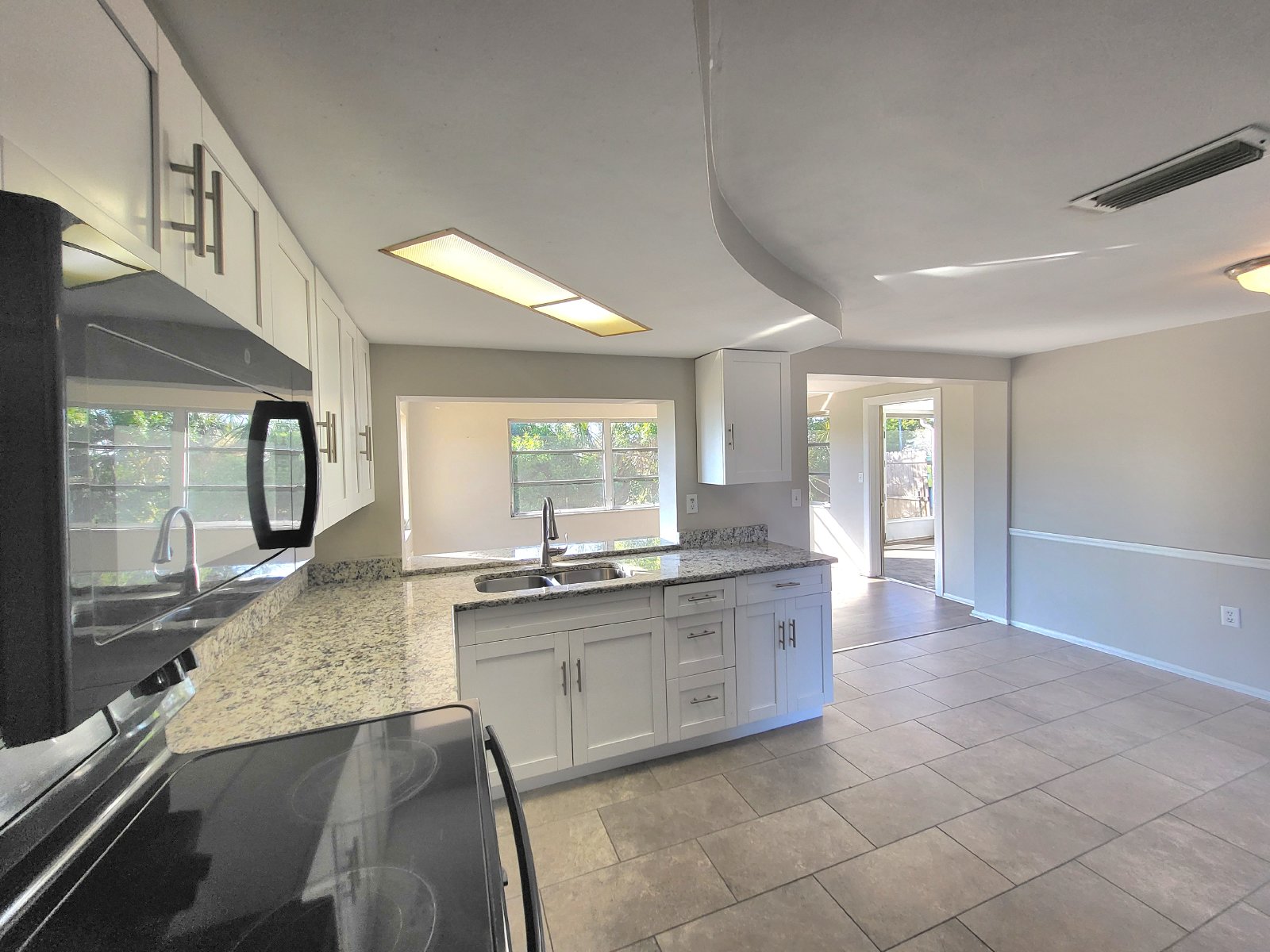 Newly Renovated Beautiful 2/2/1. property image