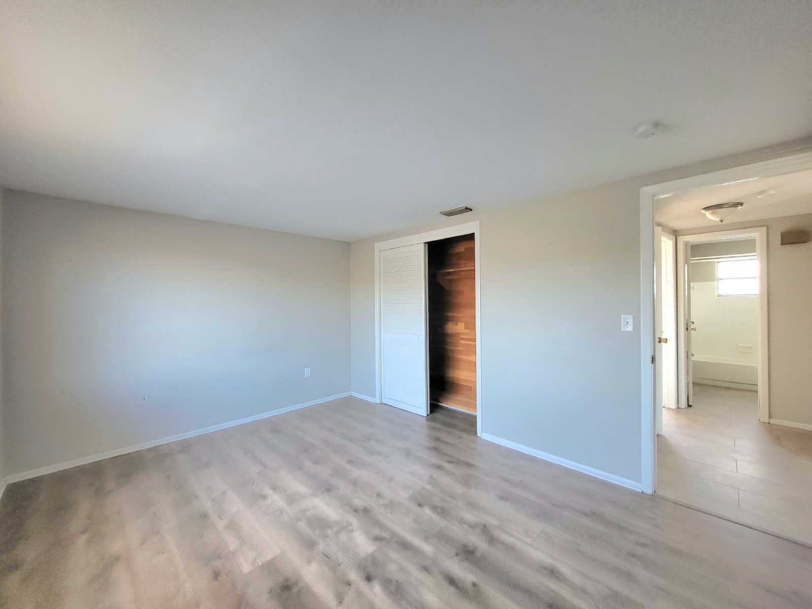 Newly Renovated Beautiful 2/2/1. property image