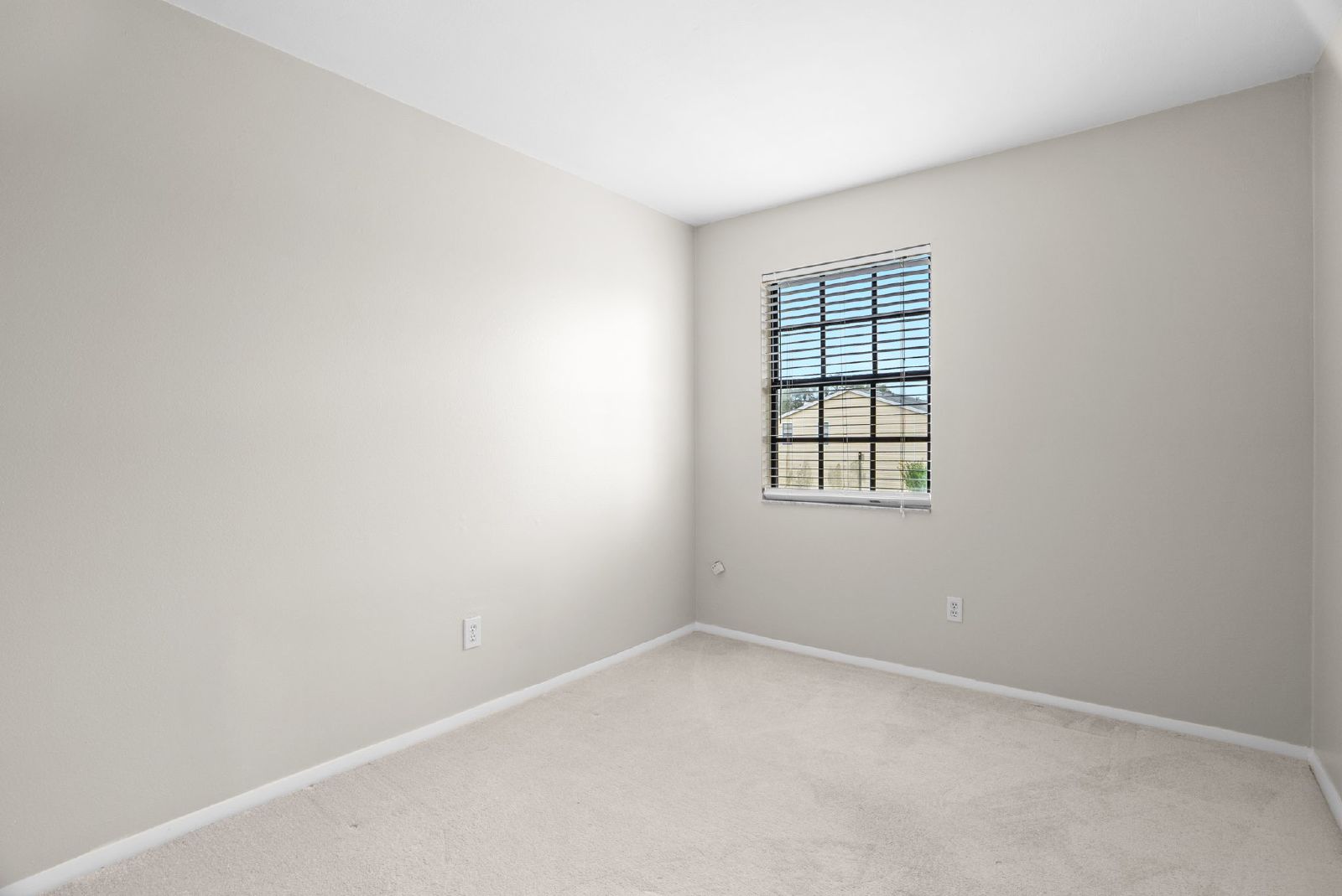 FIRST TIME RENTAL 3 BED 2.5 BATH TOWNHOUSE!!! property image