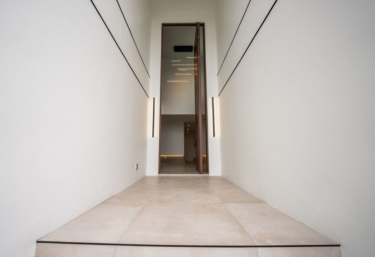 New Built Beauty In South Tampa-Four Bed, Four And A Half Bath property image