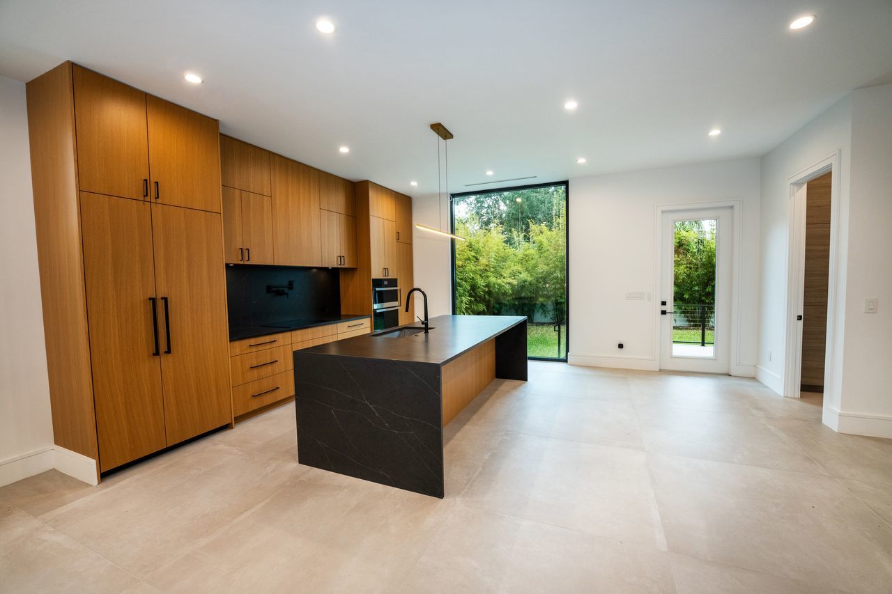 New Built Beauty In South Tampa-Four Bed, Four And A Half Bath property image