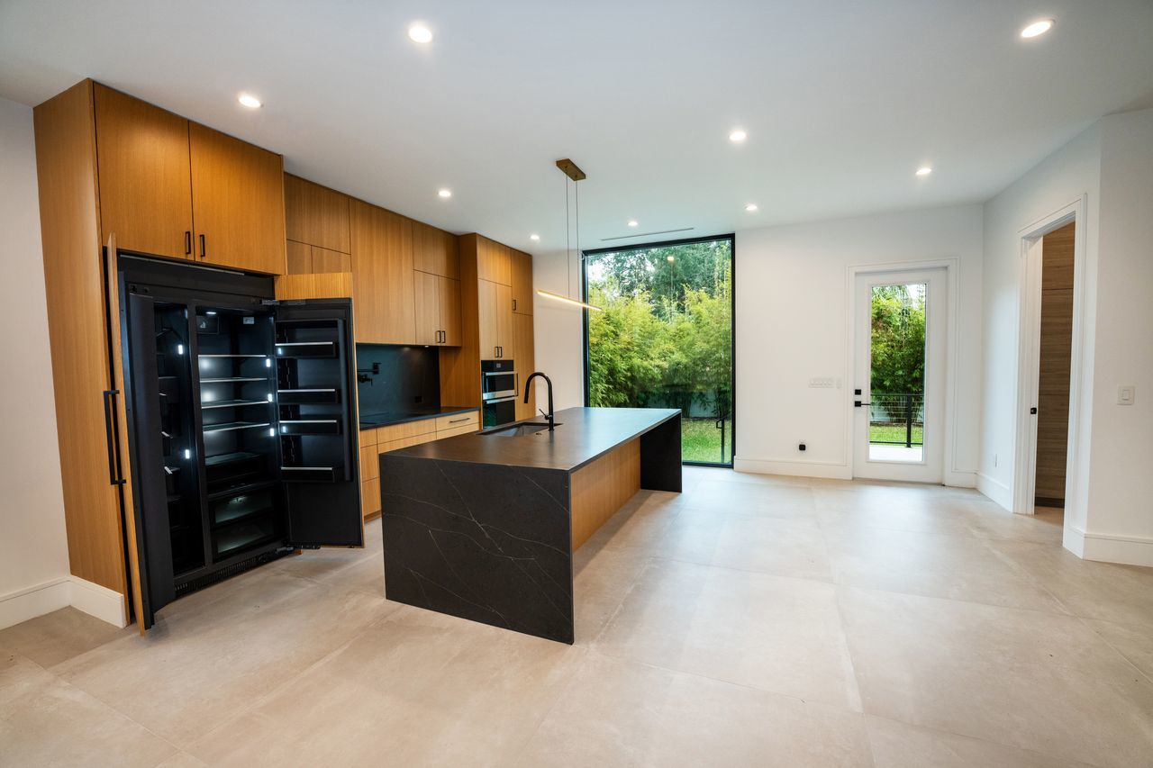 New Built Beauty In South Tampa-Four Bed, Four And A Half Bath property image