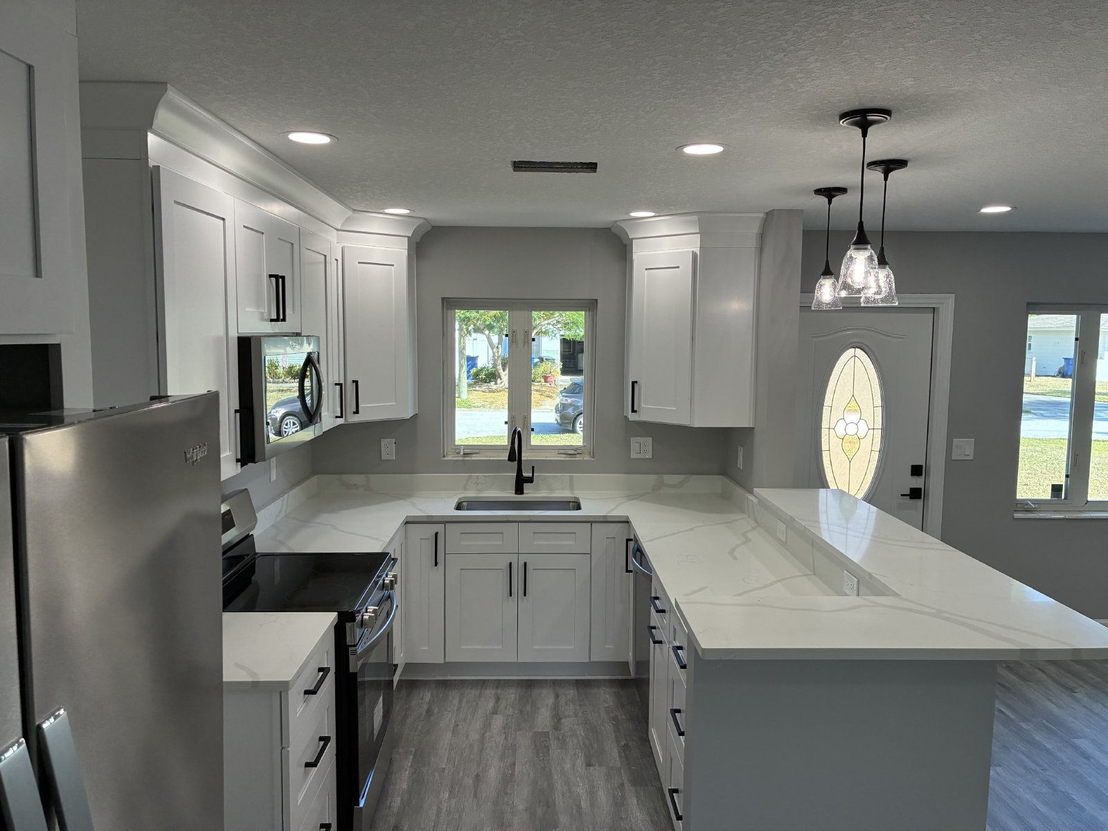 Completely Renovated 2/2 W/ Large Bonus Room And Garage property image