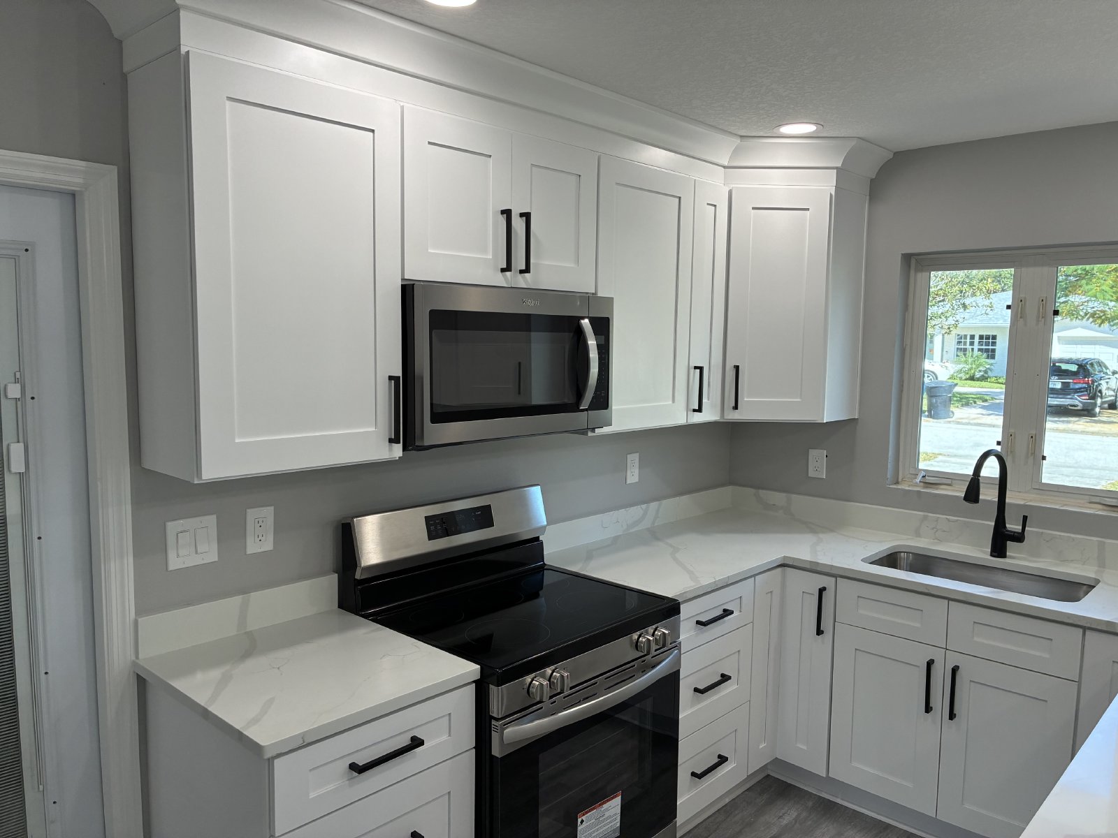 Completely Renovated 2/2 W/ Large Bonus Room And Garage property image