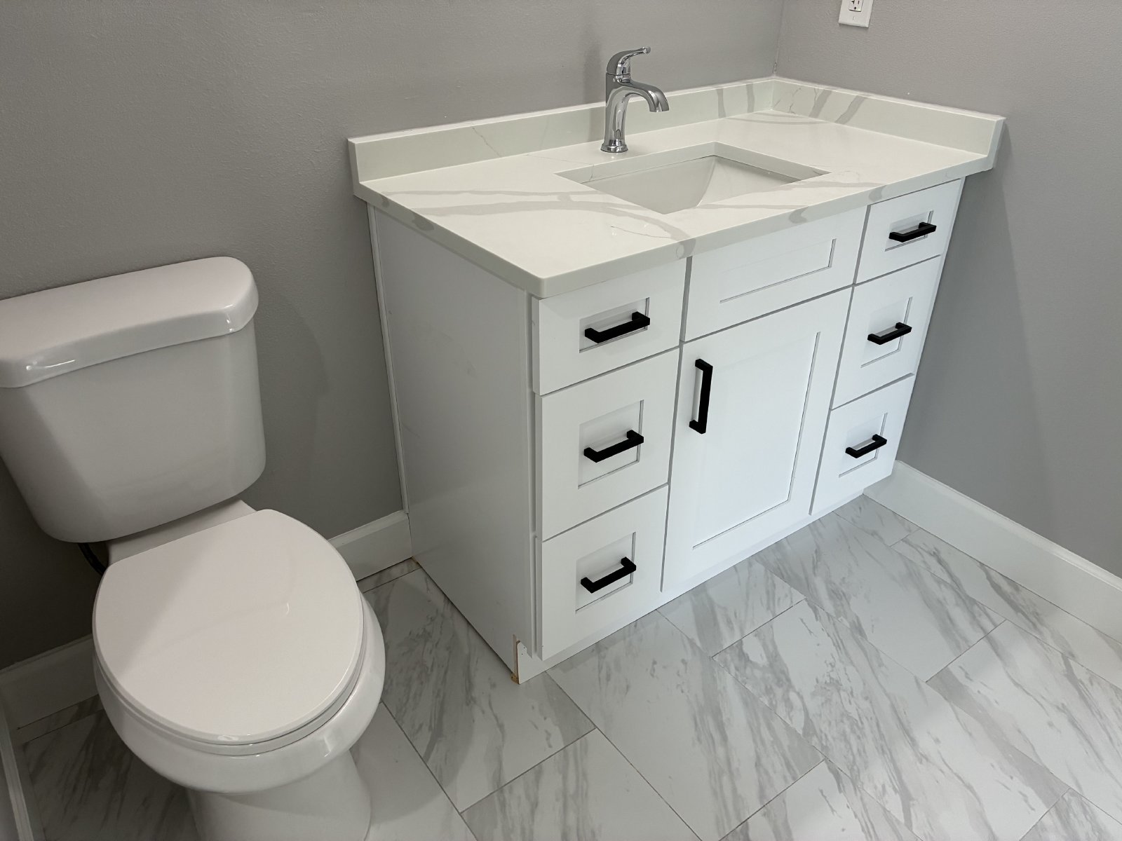 Completely Renovated 2/2 W/ Large Bonus Room And Garage property image