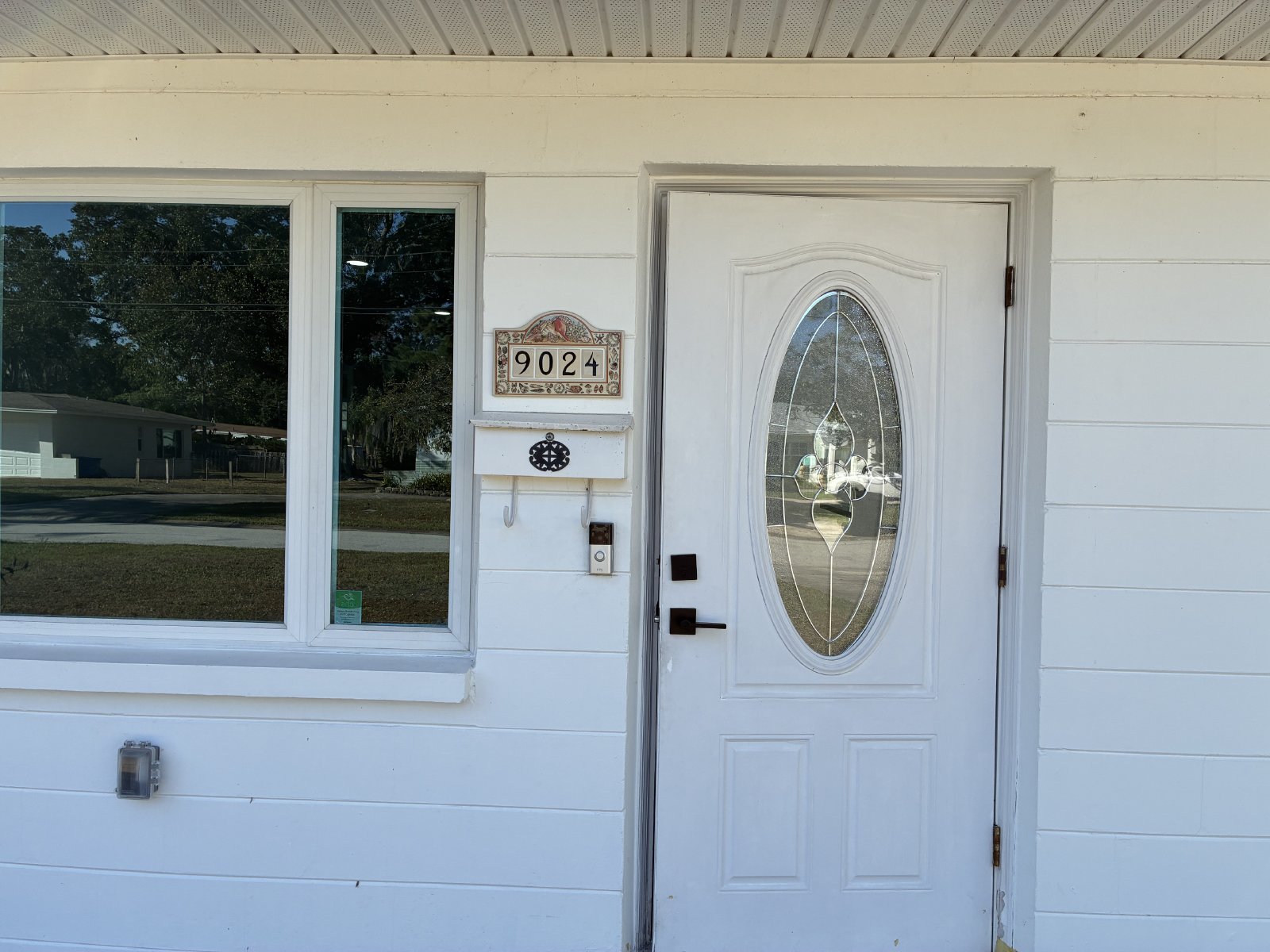 Completely Renovated 2/2 W/ Large Bonus Room And Garage property image