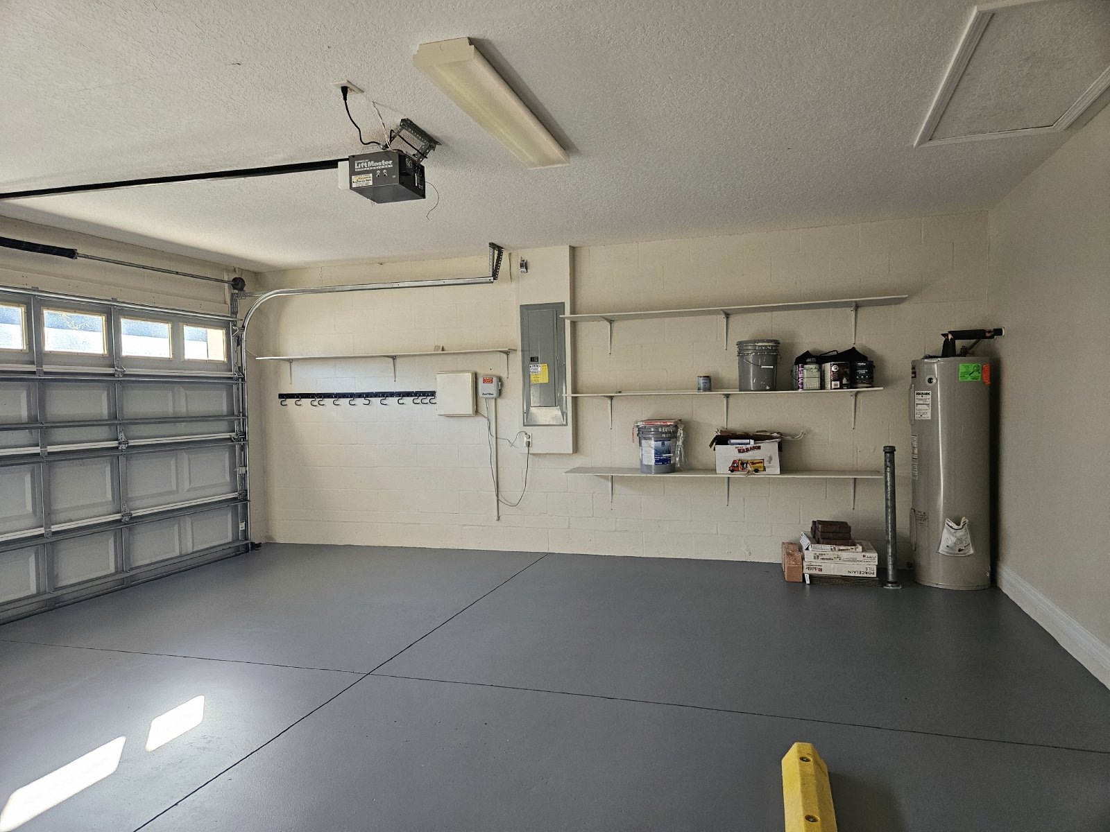 3 Bedroom, 2 Bath / ALL TILE FLOORING / FRESH INTERIOR PAINT! property image