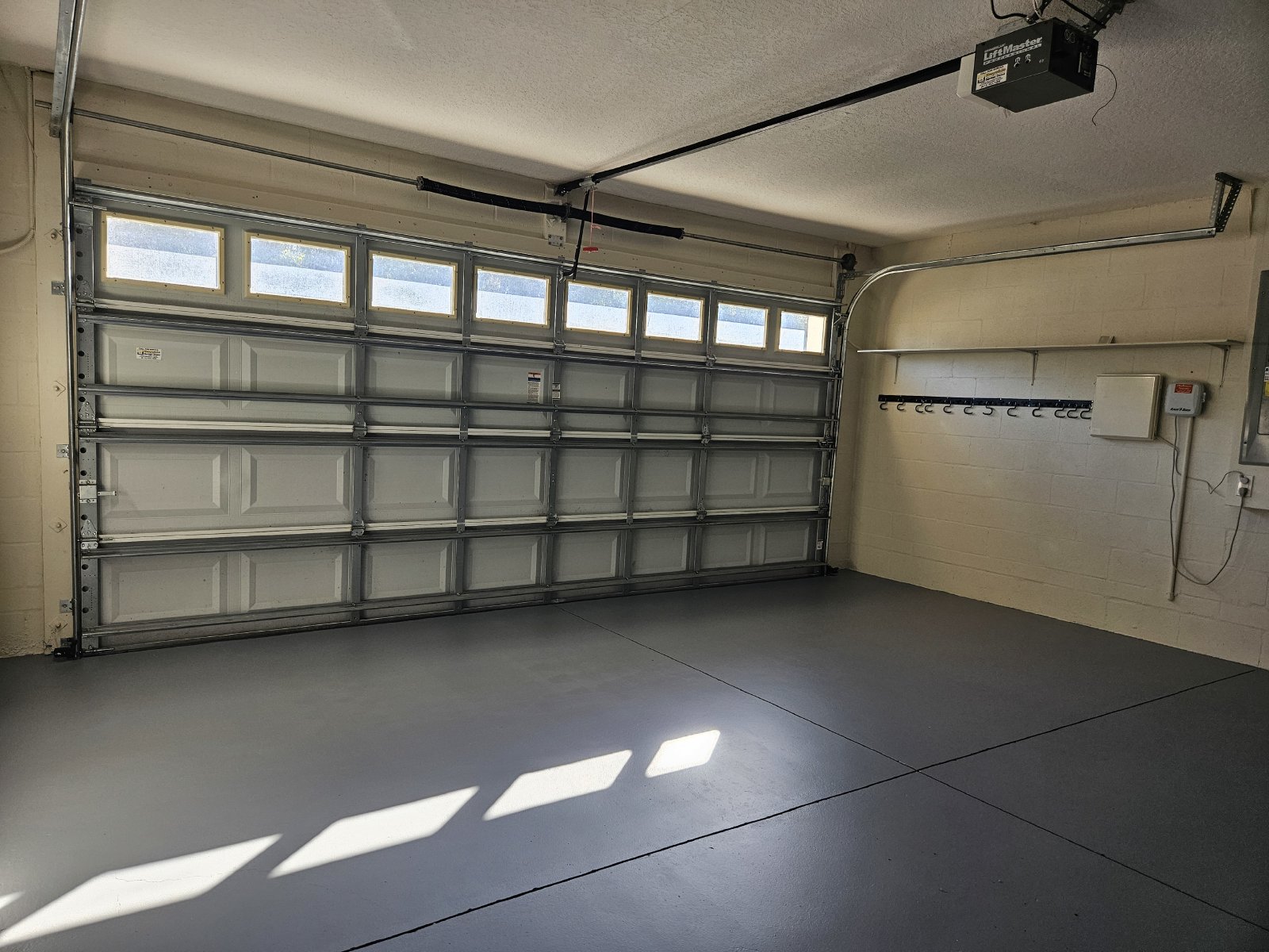 3 Bedroom, 2 Bath / ALL TILE FLOORING / FRESH INTERIOR PAINT! property image