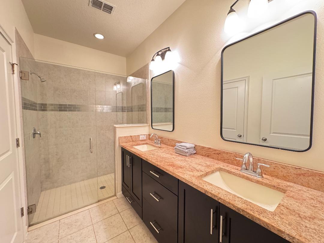 Gorgeous 4/2.5 Fenced Home property image