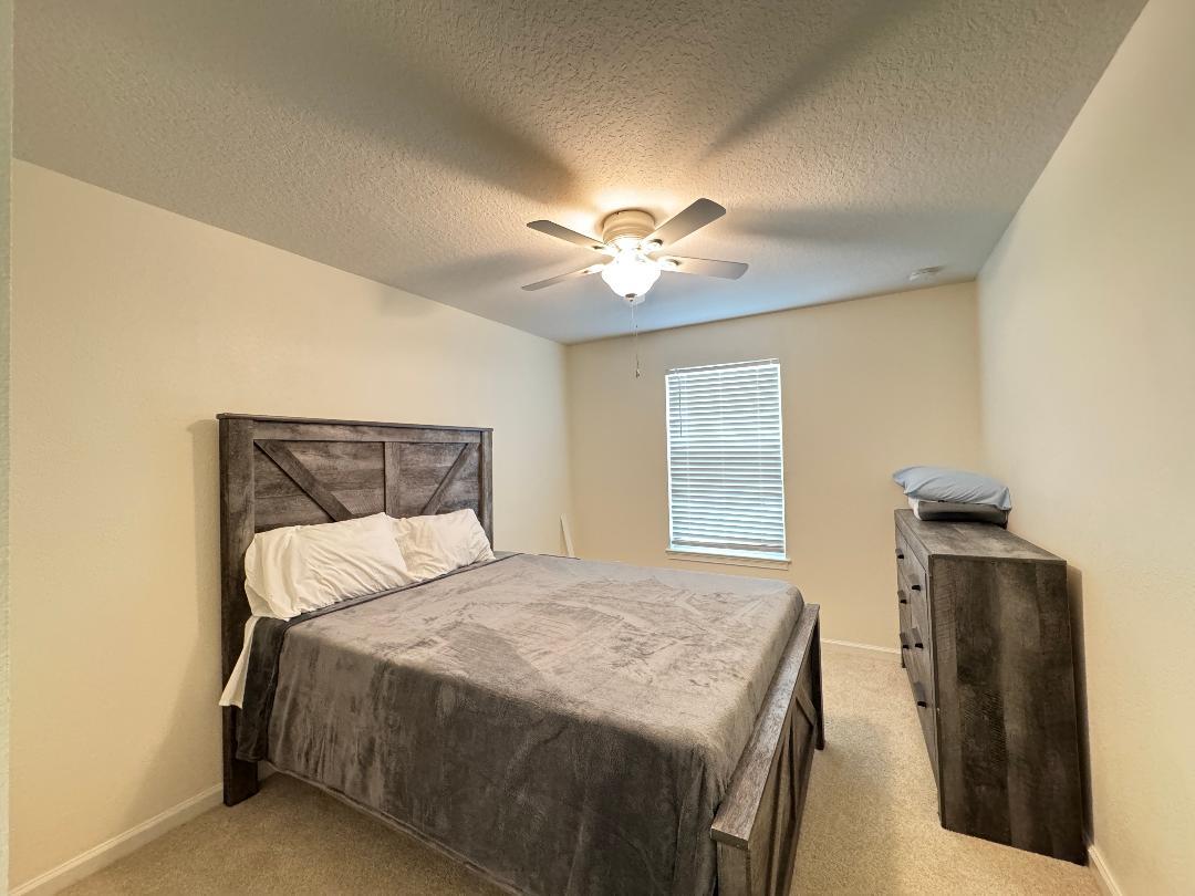 Gorgeous 4/2.5 Fenced Home property image