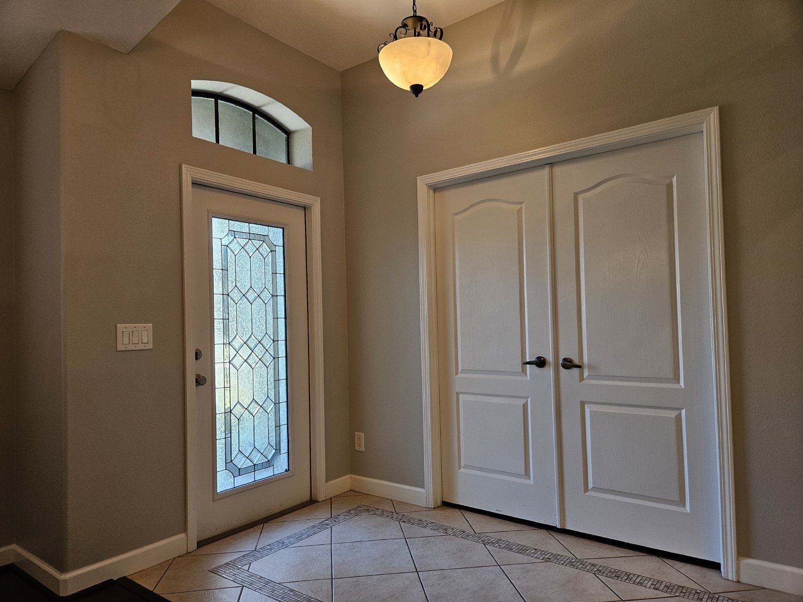 5 Bedrooms + Office / 3 Bathrooms / HUGE Lanai property image