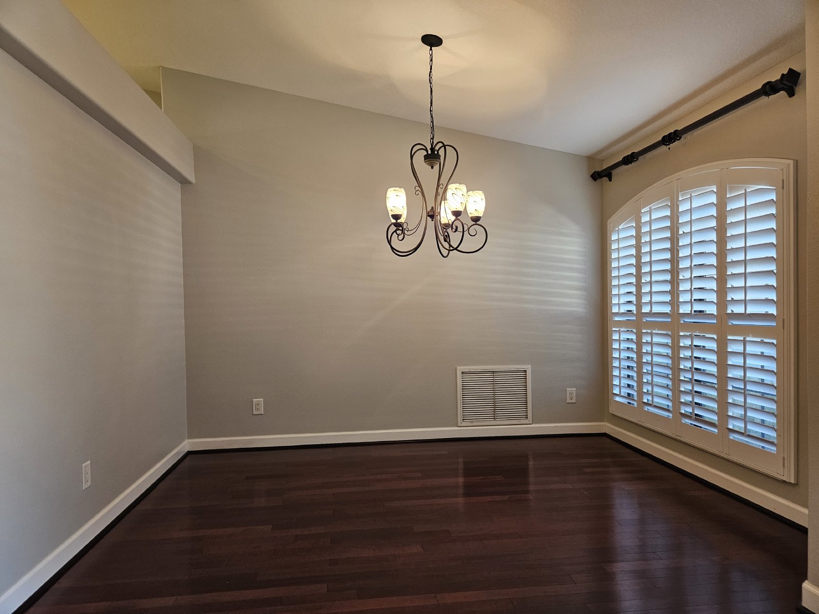 5 Bedrooms + Office / 3 Bathrooms / HUGE Lanai property image