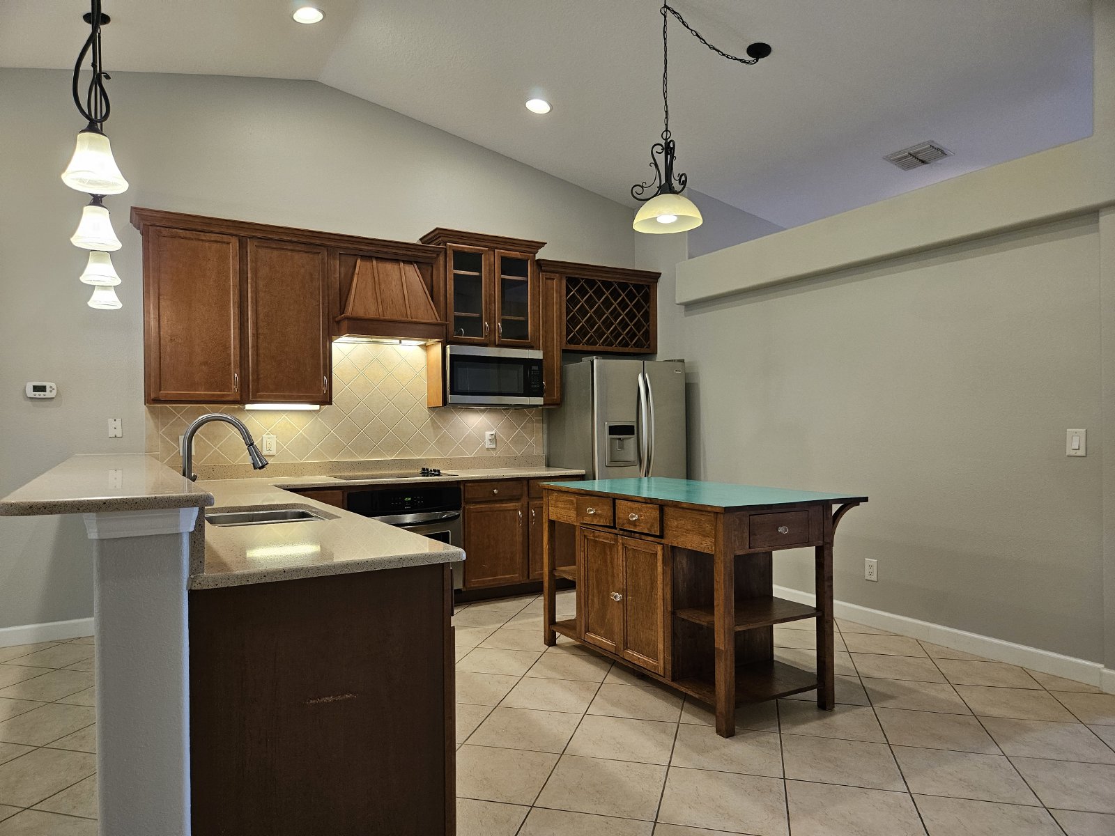 5 Bedrooms + Office / 3 Bathrooms / HUGE Lanai property image